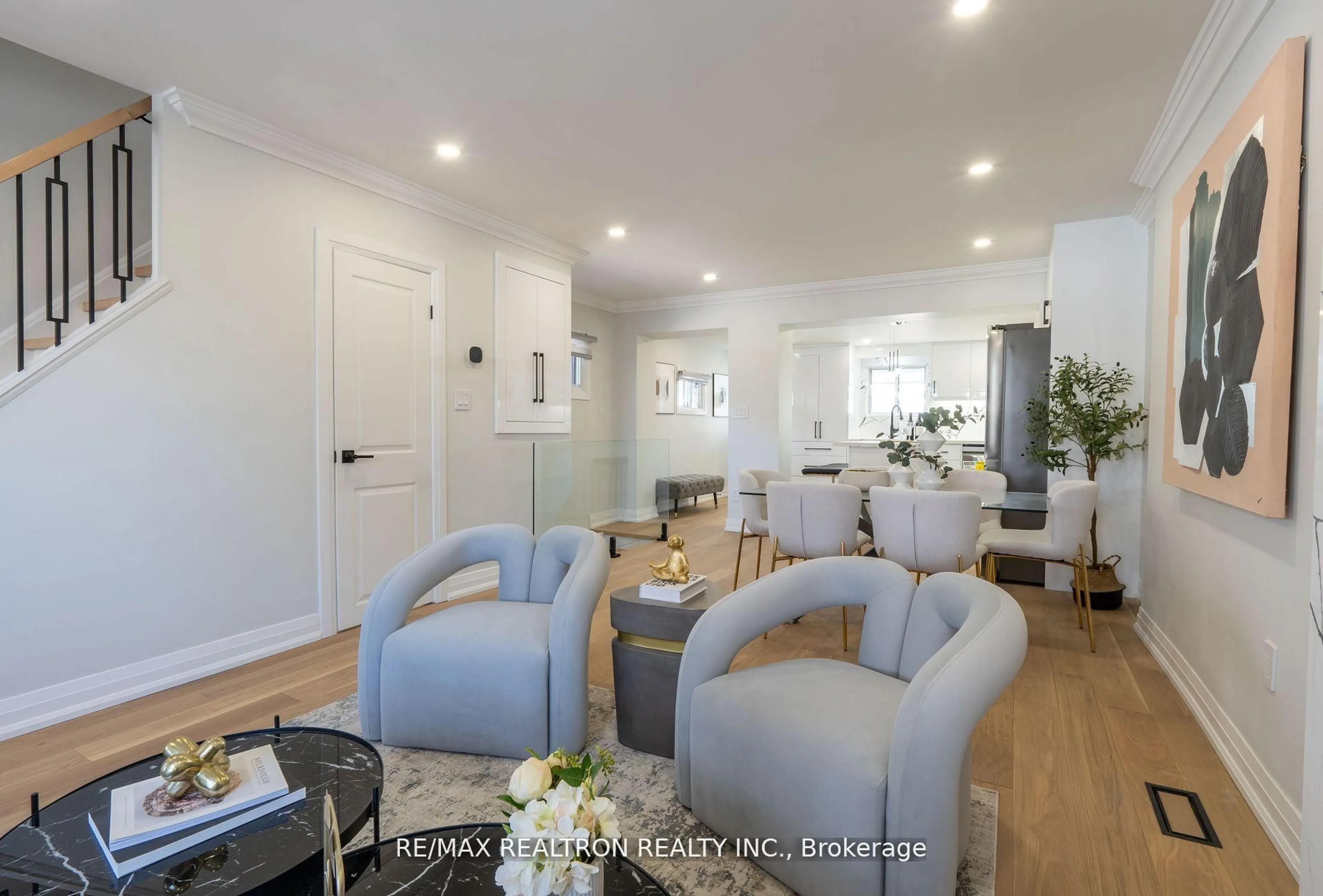 Living room with furniture, unknown for 77 Hatherley Rd, Toronto Ontario M6E 1V8