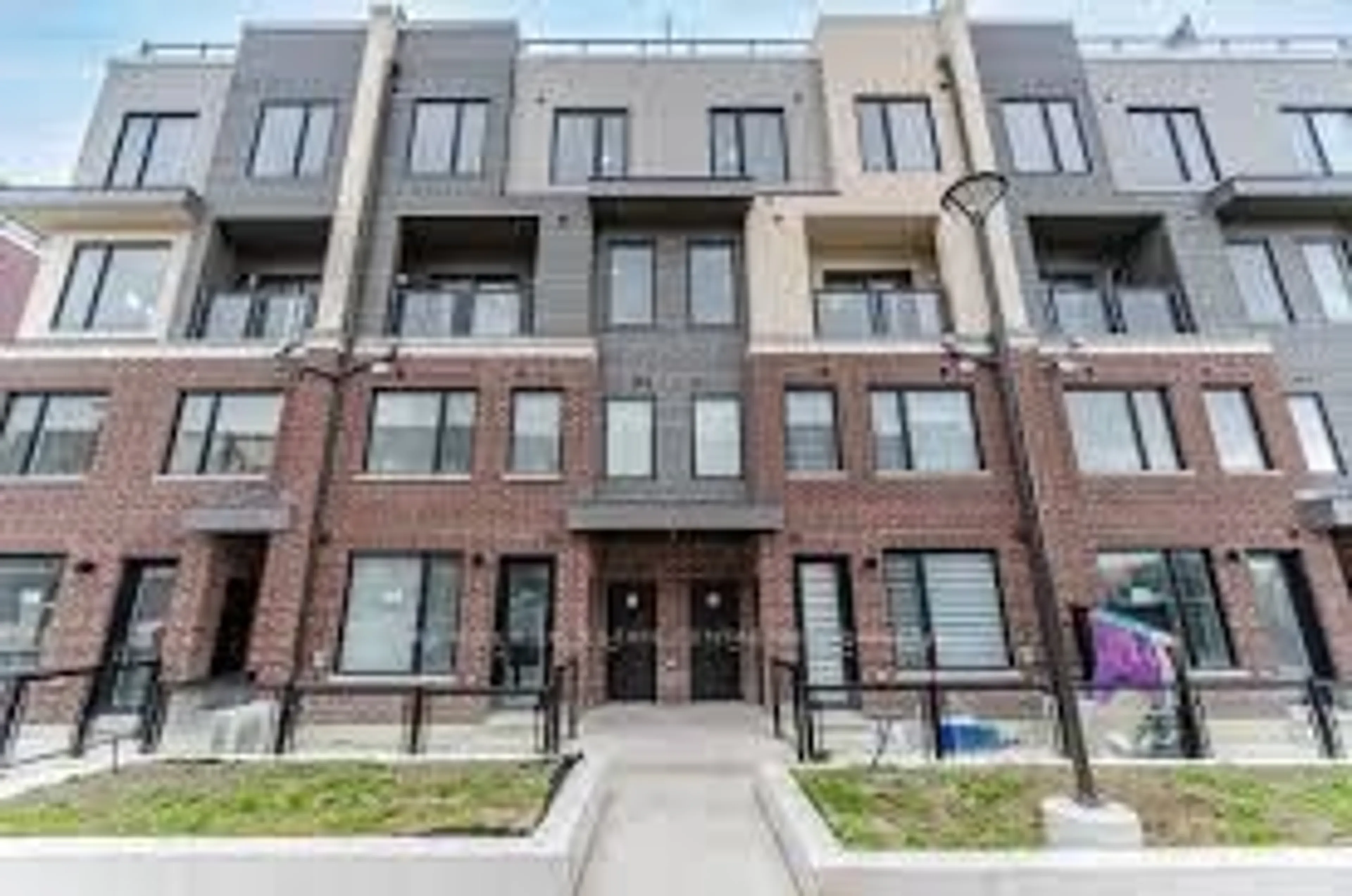 Home with brick exterior material, unknown for 3405 Ridgeway Dr #1, Mississauga Ontario L5L 0B9