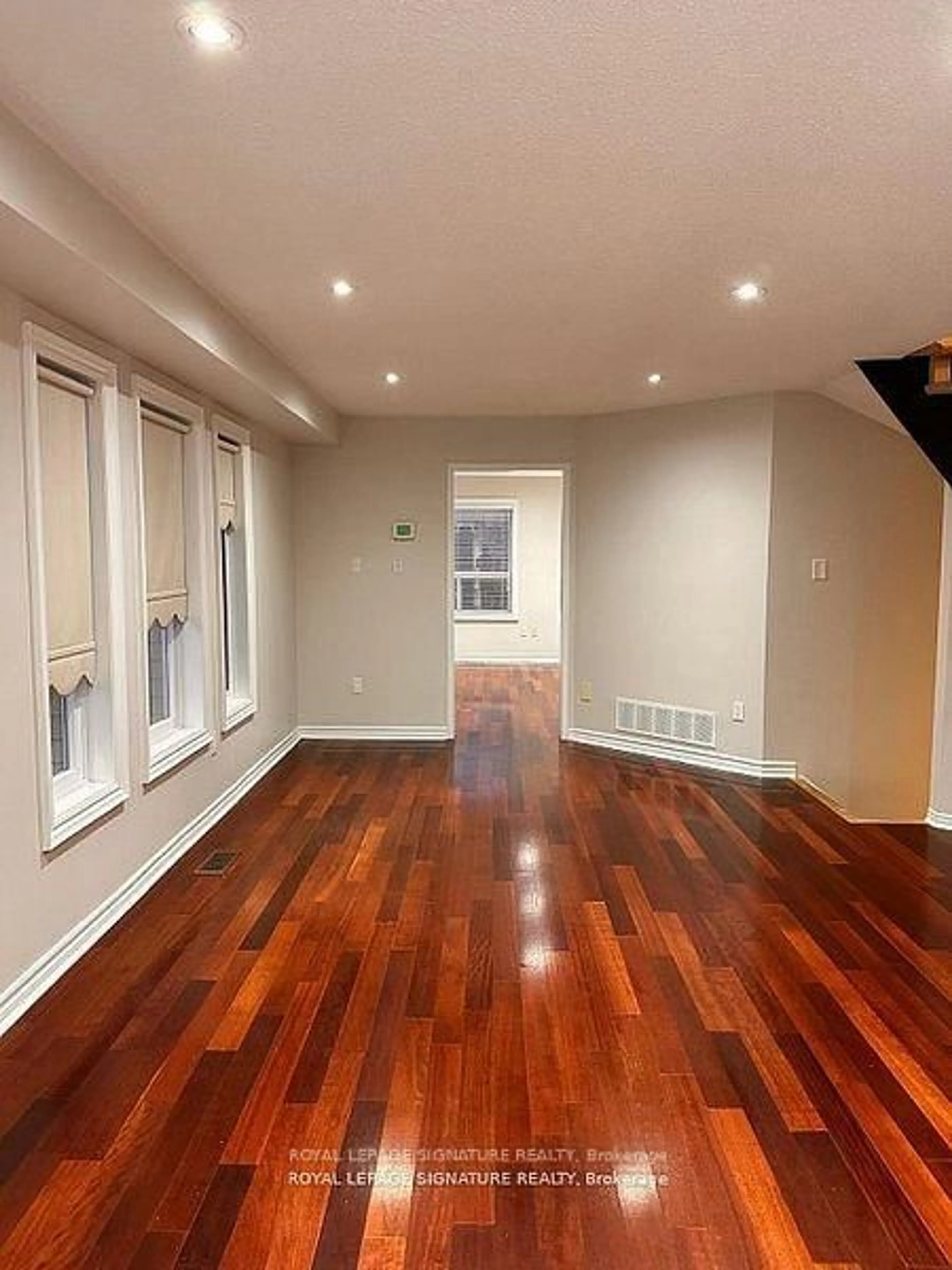 A pic of a room for 3819 Allcroft Rd, Mississauga Ontario L5N 7E1