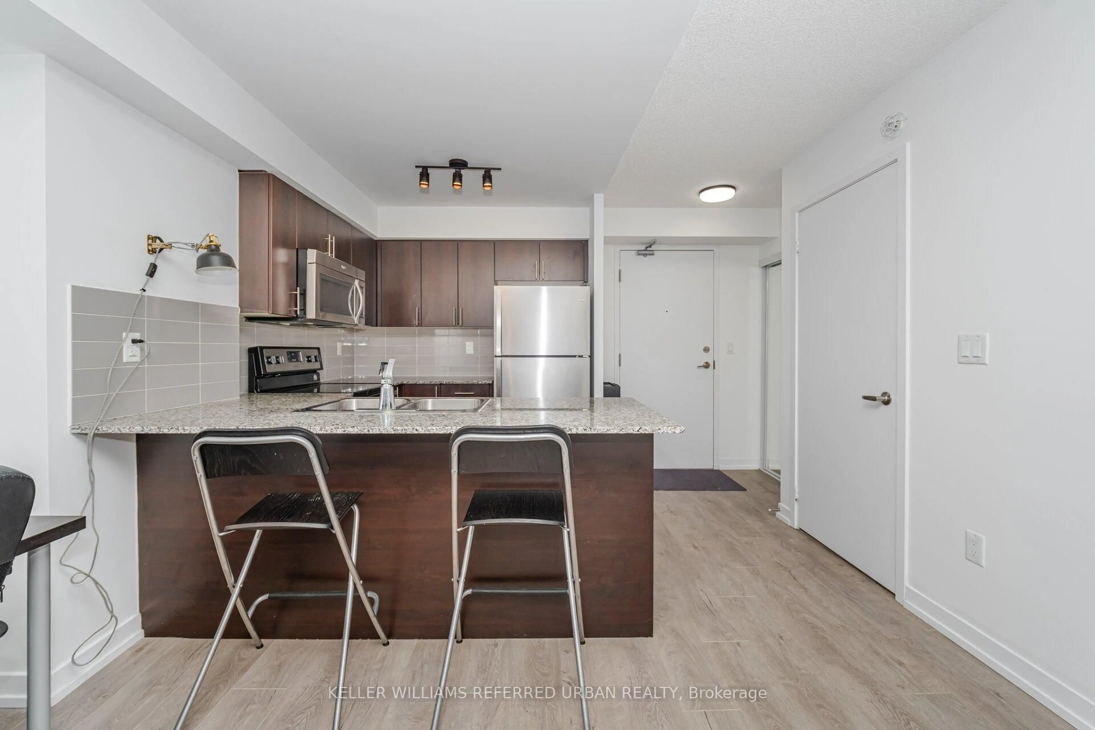 Standard kitchen, wood/laminate floor for 1410 Dupont St #1608, Toronto Ontario M6H 0B6