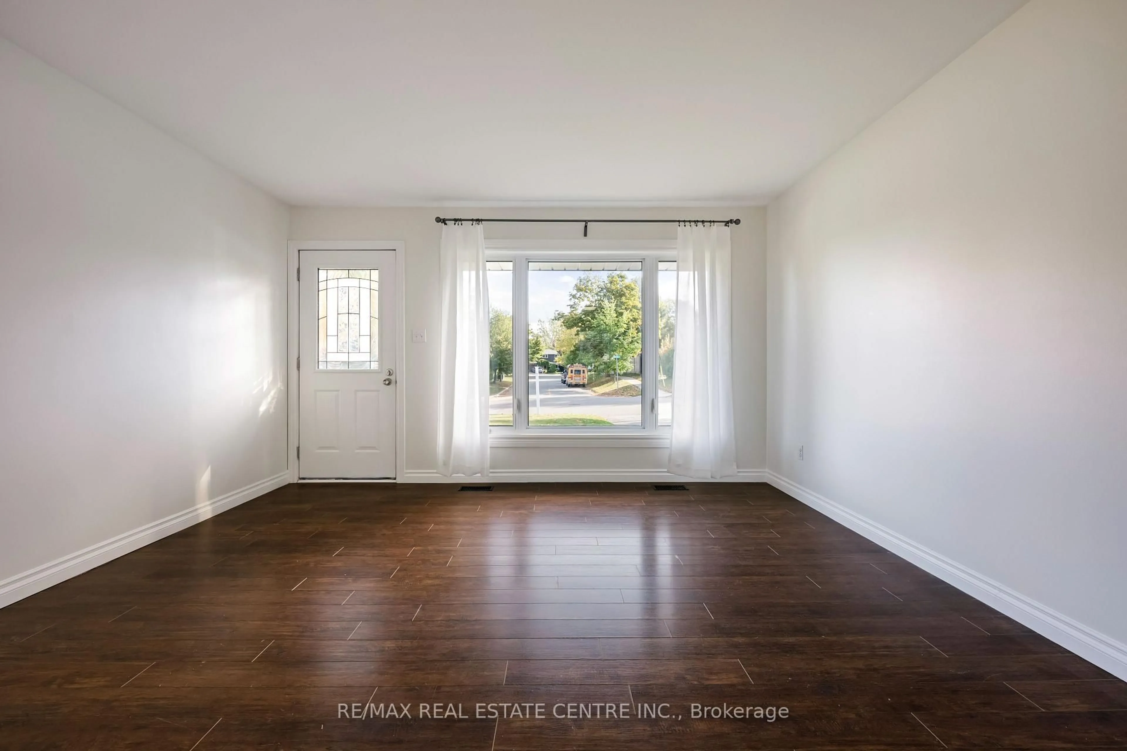 A pic of a room for 40 Centre St, Orangeville Ontario L9W 2X2