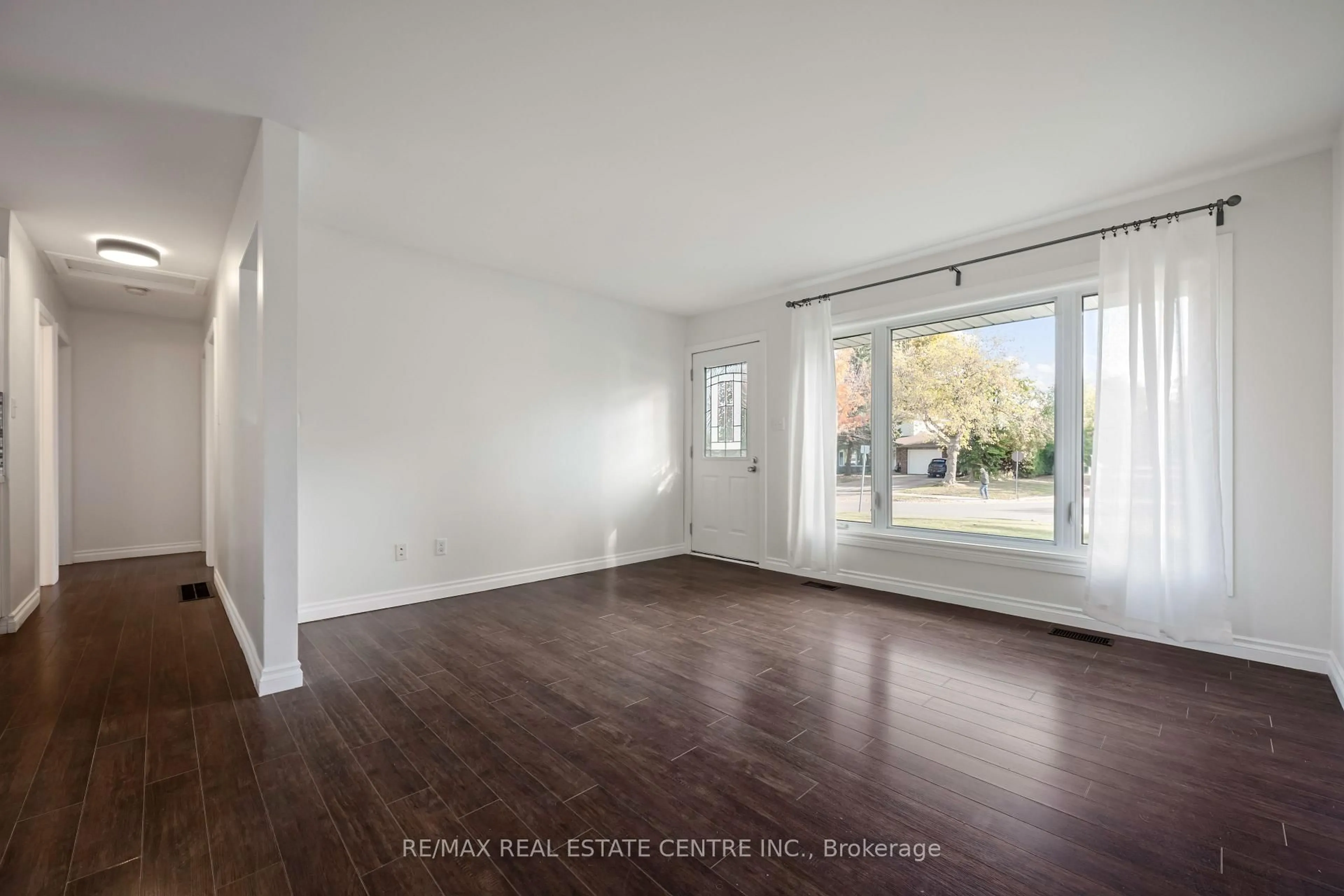 A pic of a room for 40 Centre St, Orangeville Ontario L9W 2X2