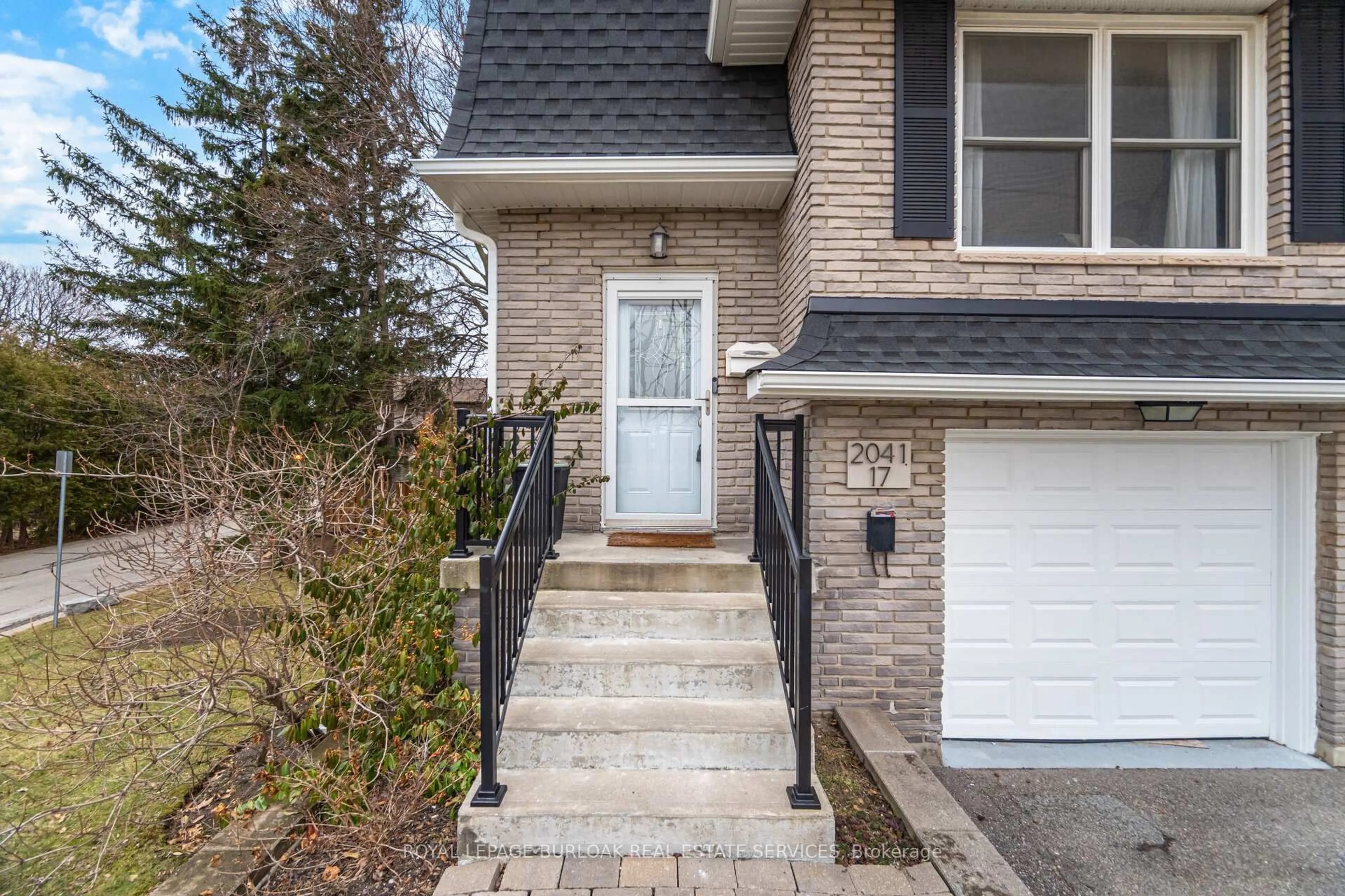 Home with brick exterior material, street for 2041 Amherst Heights Crt #17, Burlington Ontario L7P 3R2