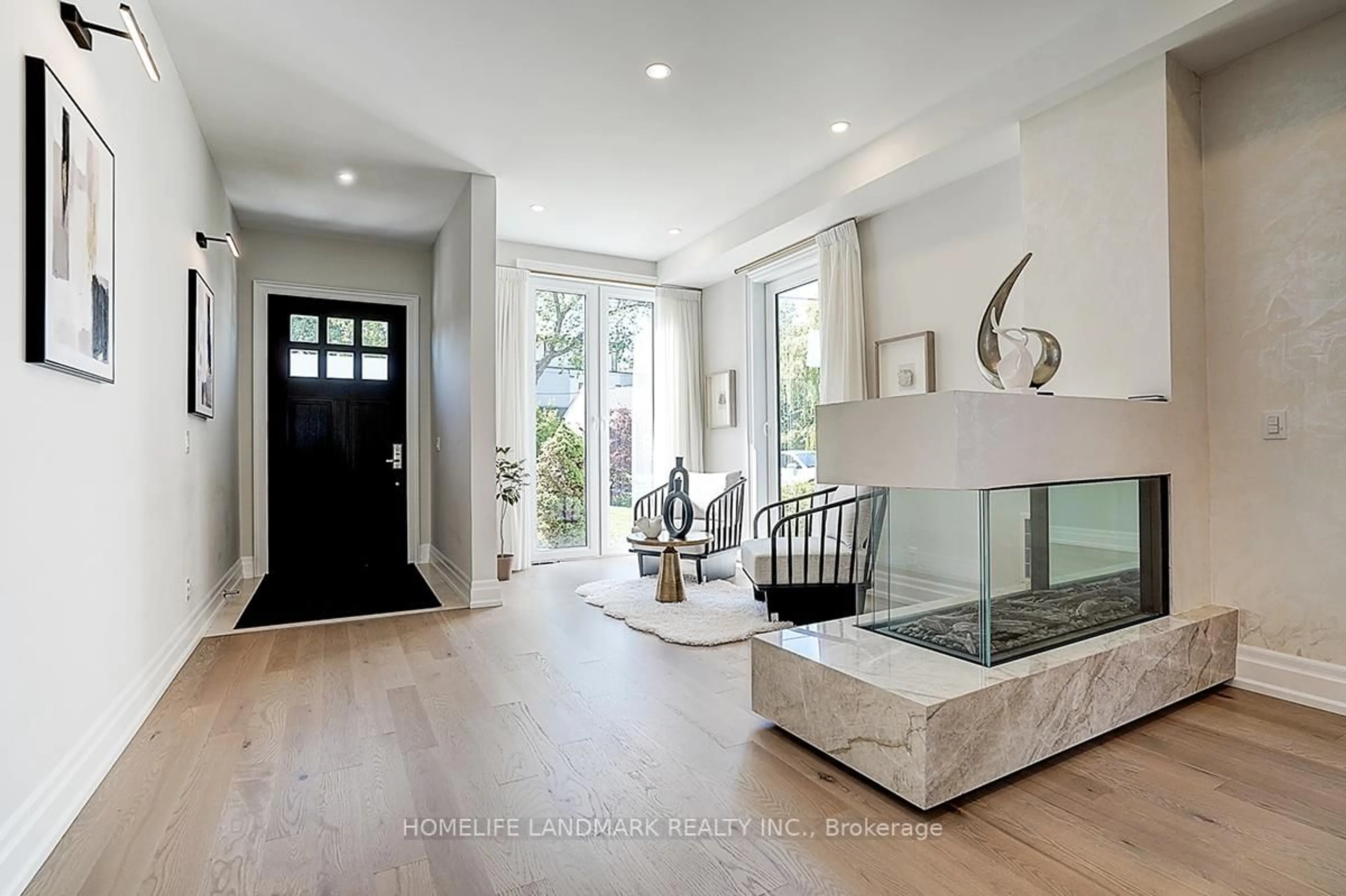 Indoor entryway for 937 Goodwin Rd, Mississauga Ontario L5G 4J9