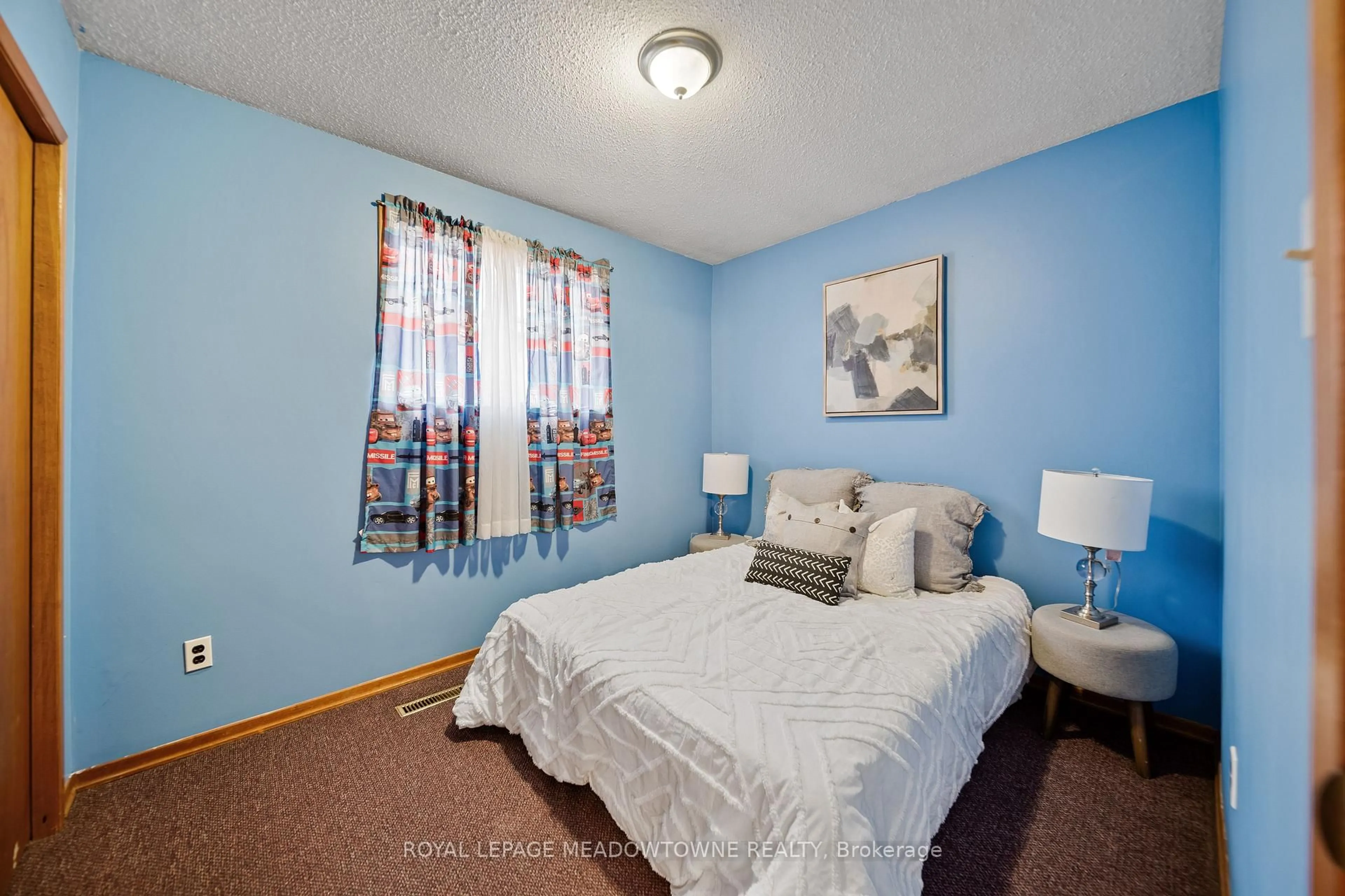 Bedroom with bed, unknown for 2436 Cashmere Ave, Mississauga Ontario L5B 2M6