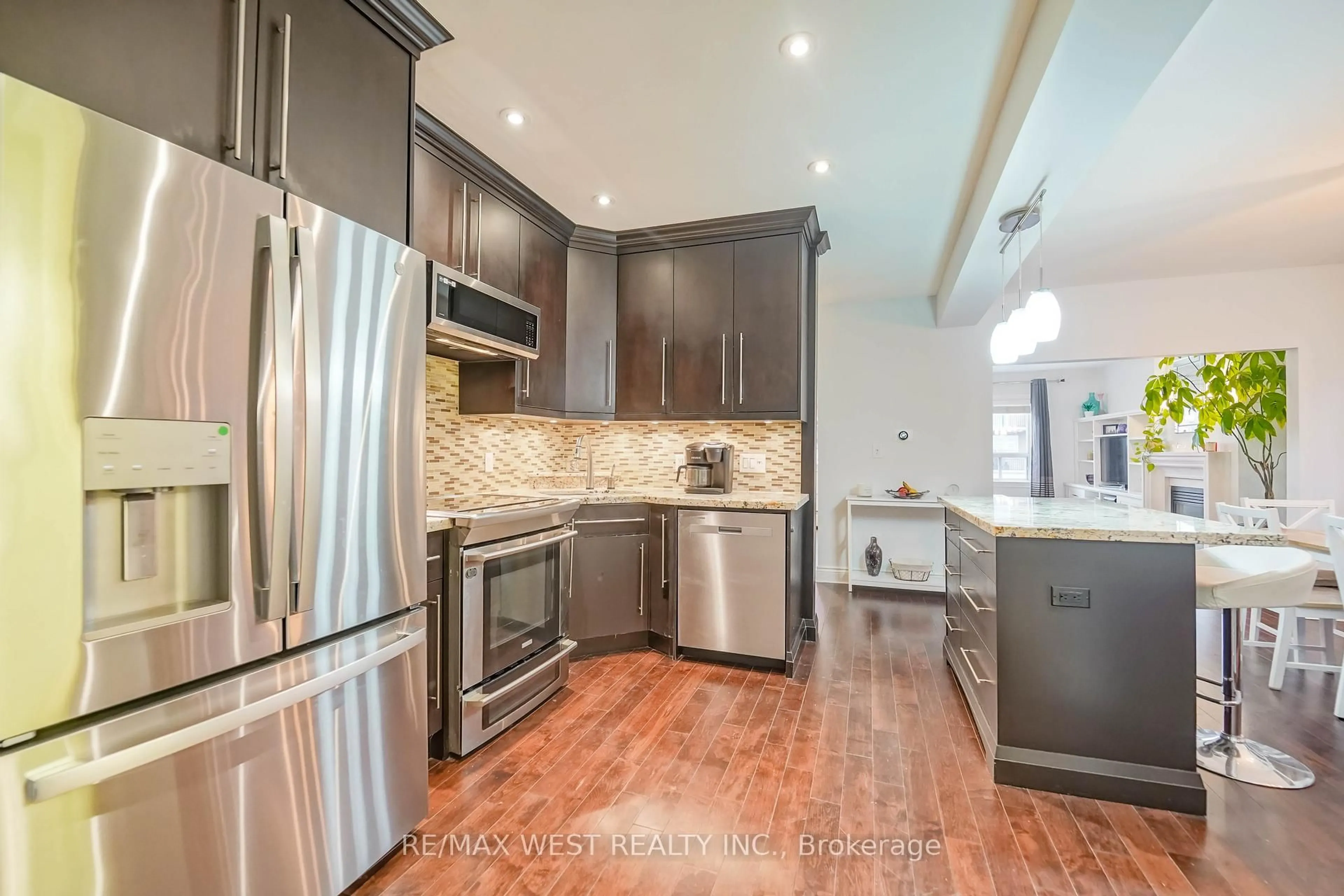 Contemporary kitchen, unknown for 26 Manitoba St, Toronto Ontario M8Y 1C7