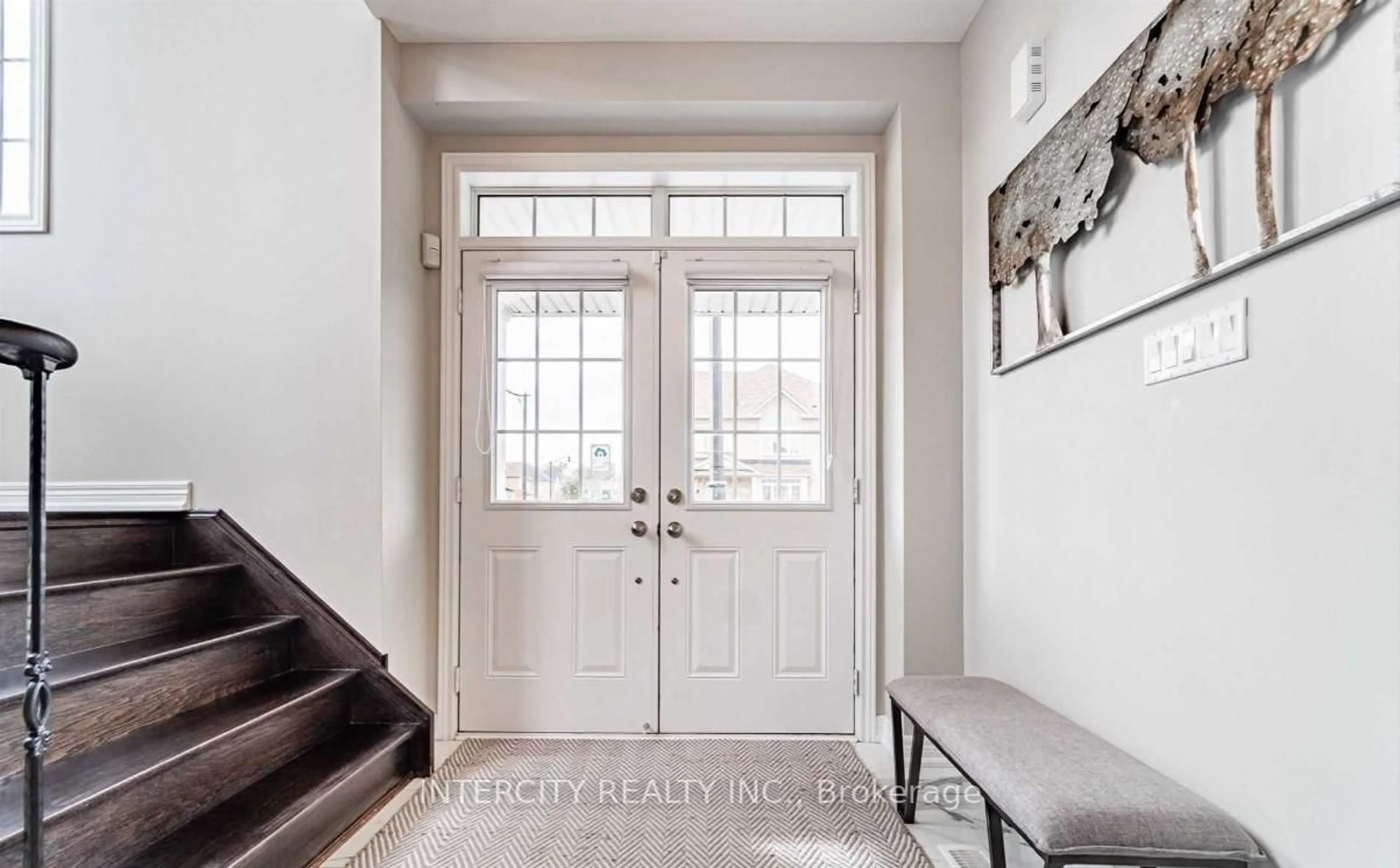 Indoor entryway for 363 Robert Parkinson Dr, Brampton Ontario L7A 4C3