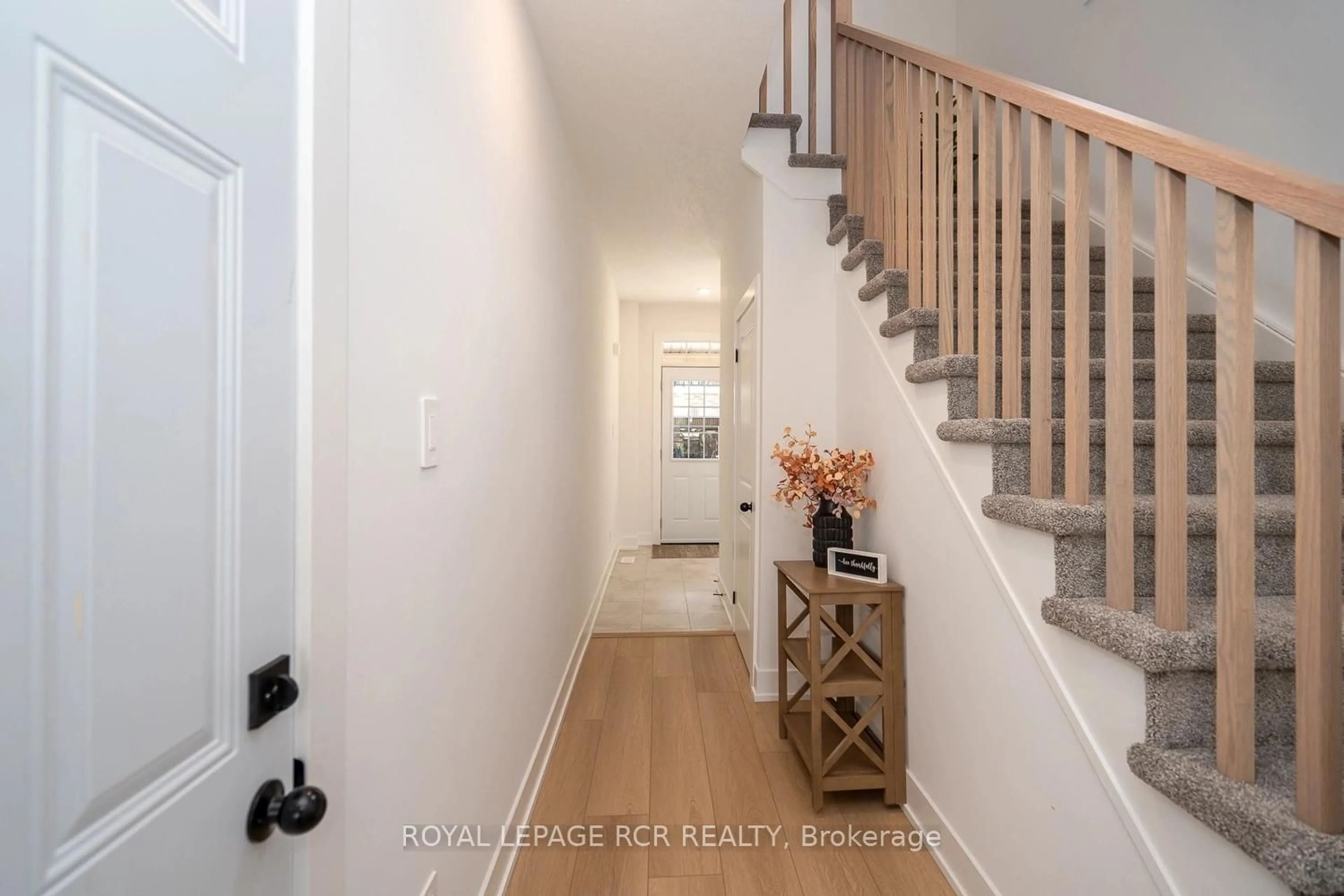 Indoor entryway for 690 Broadway Ave #8, Orangeville Ontario L9W 7T7