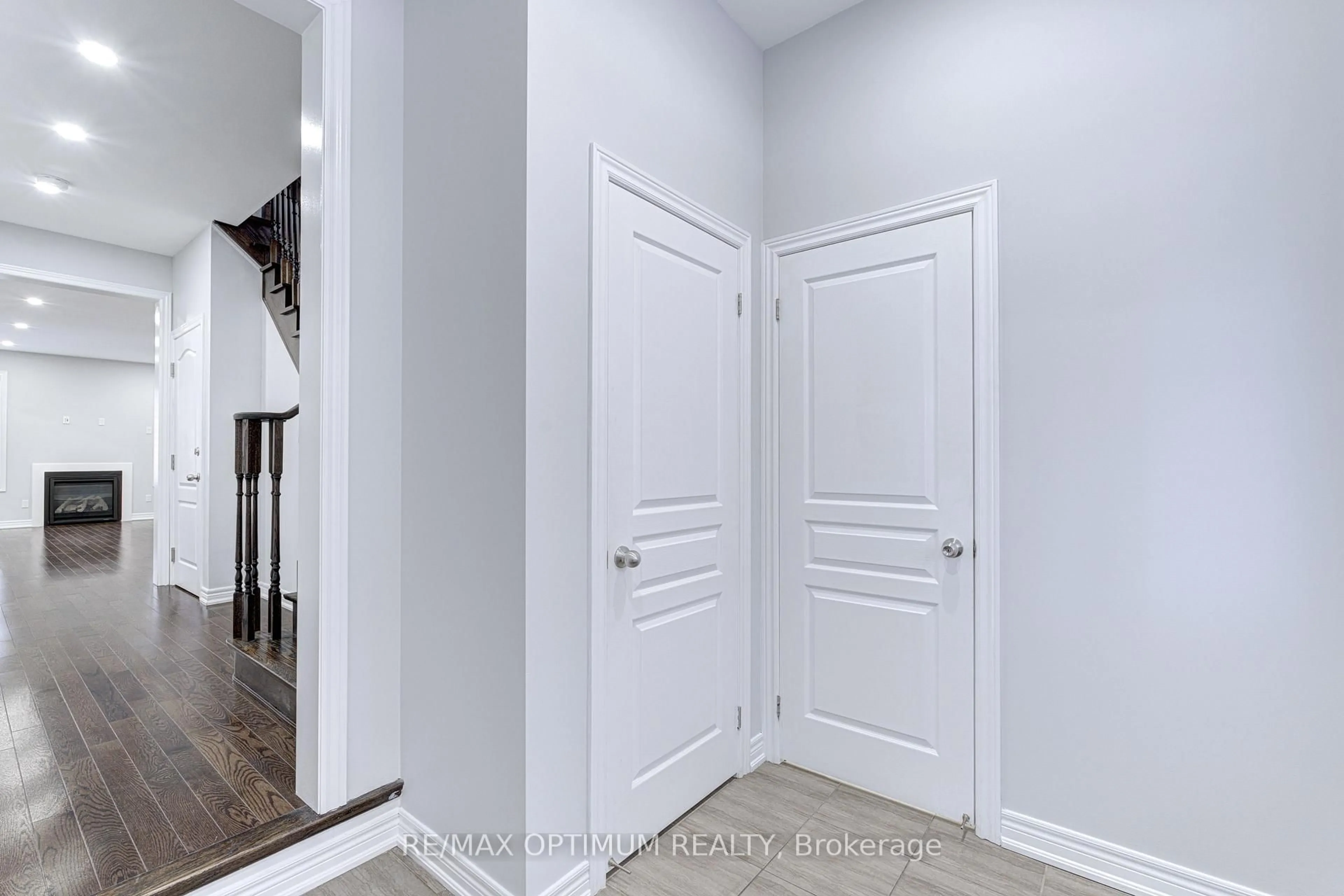 Indoor entryway for 4 Humberstone Cres, Brampton Ontario L7A 4C1