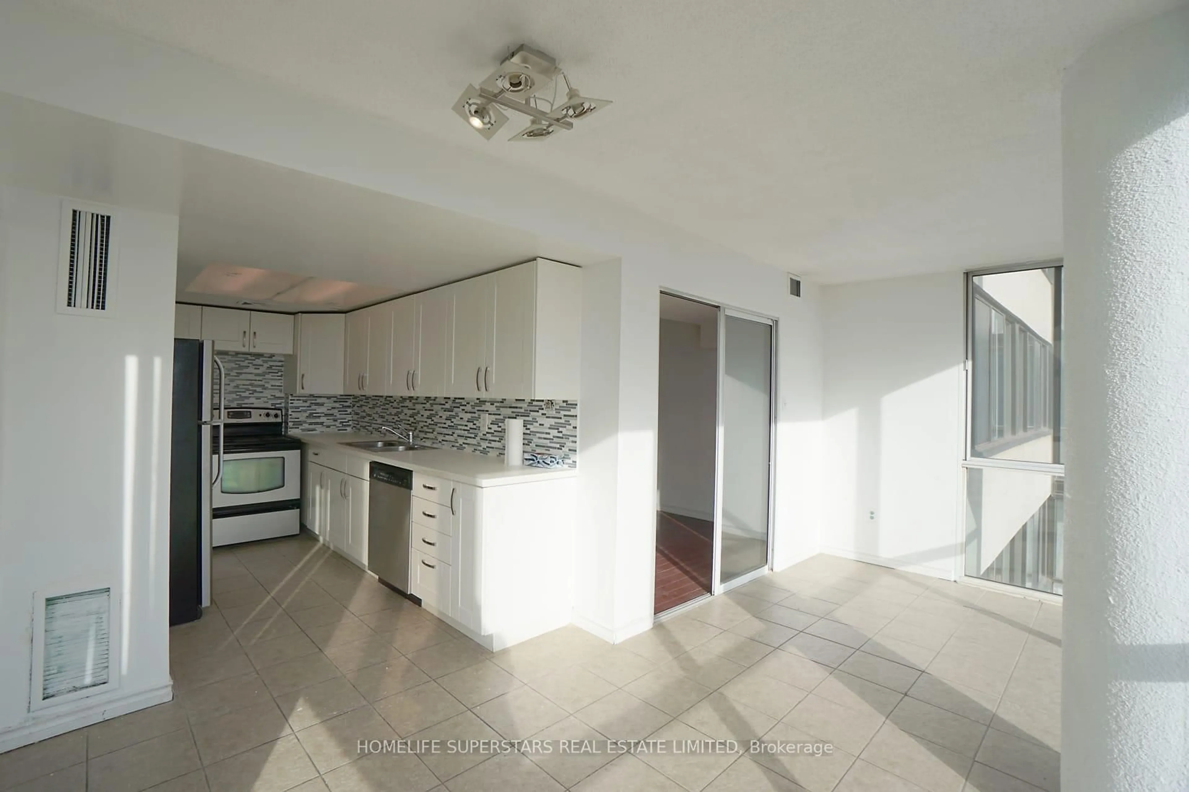 Standard kitchen, ceramic/tile floor for 10 Markbrook Lane #1204, Toronto Ontario M9V 5E3