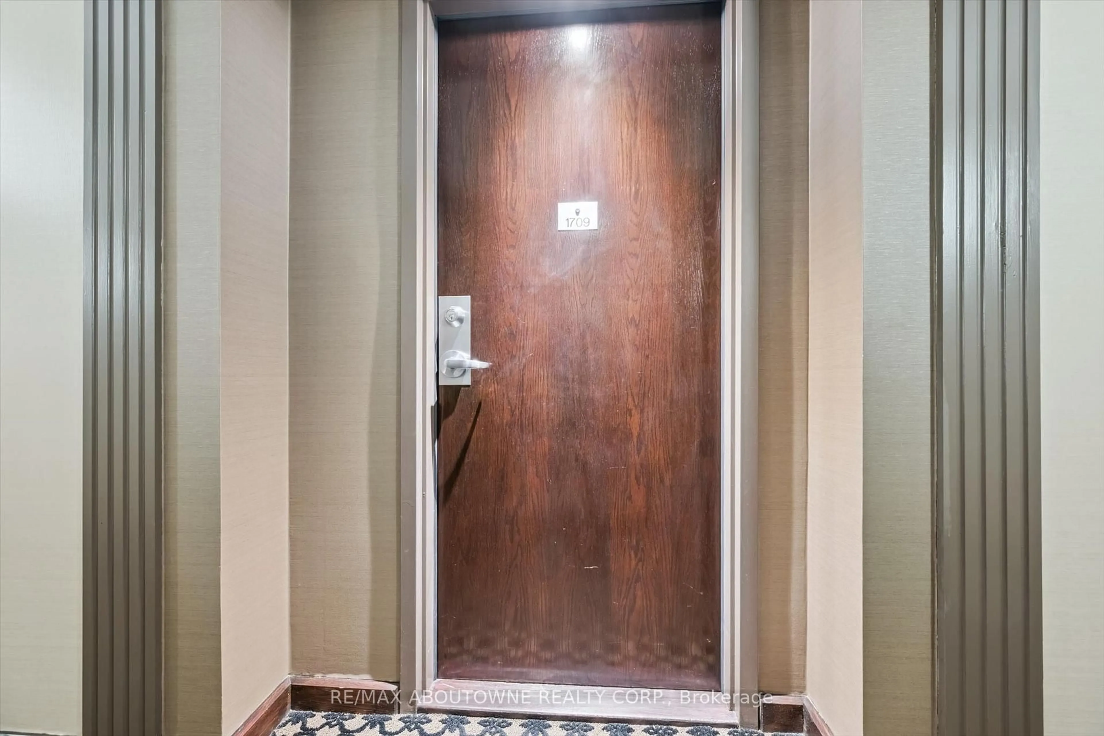 Indoor foyer for 101 Subway Cres #1709, Toronto Ontario M9B 6K4