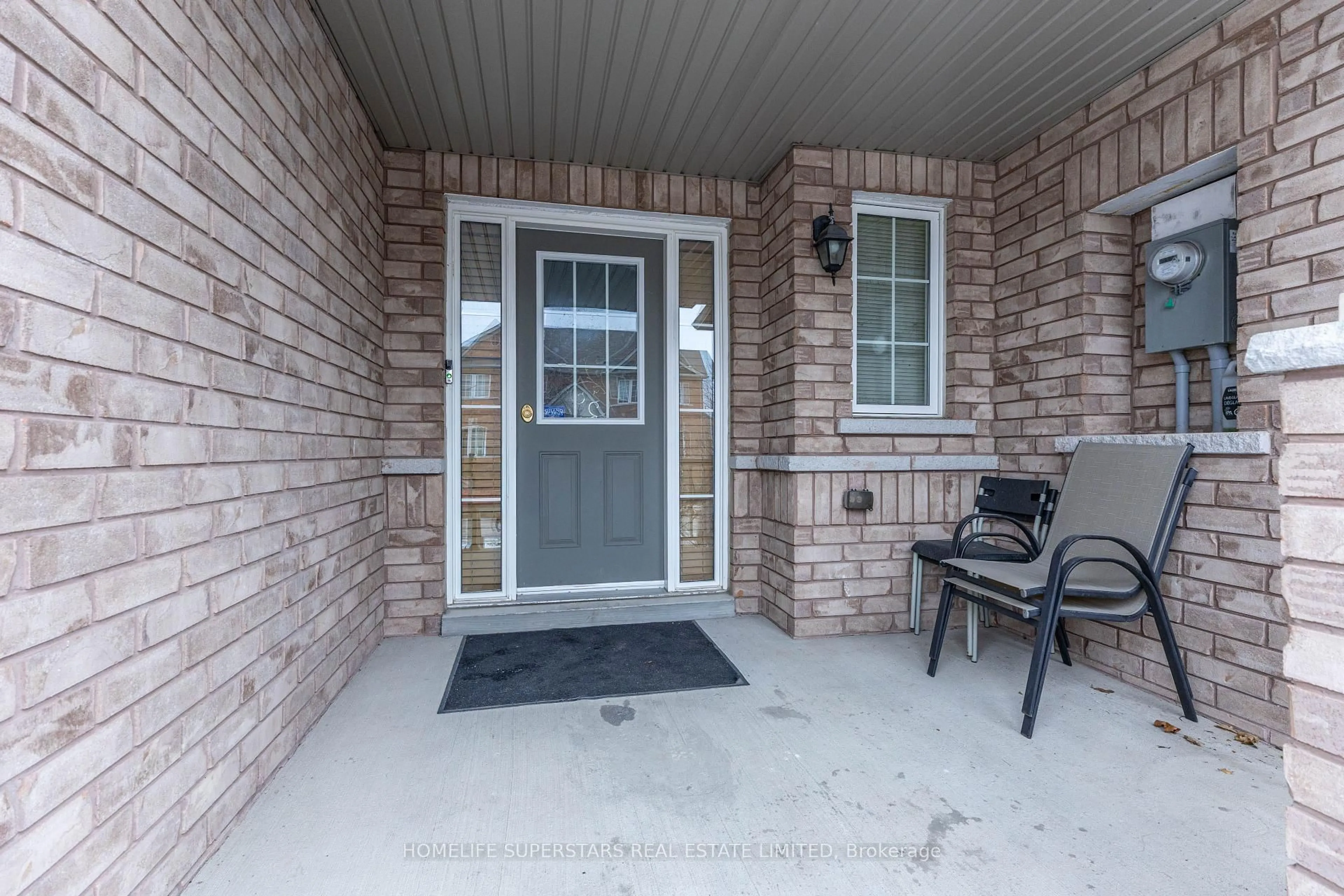 Indoor entryway for 96 Delport Clse, Brampton Ontario L6P 3T1