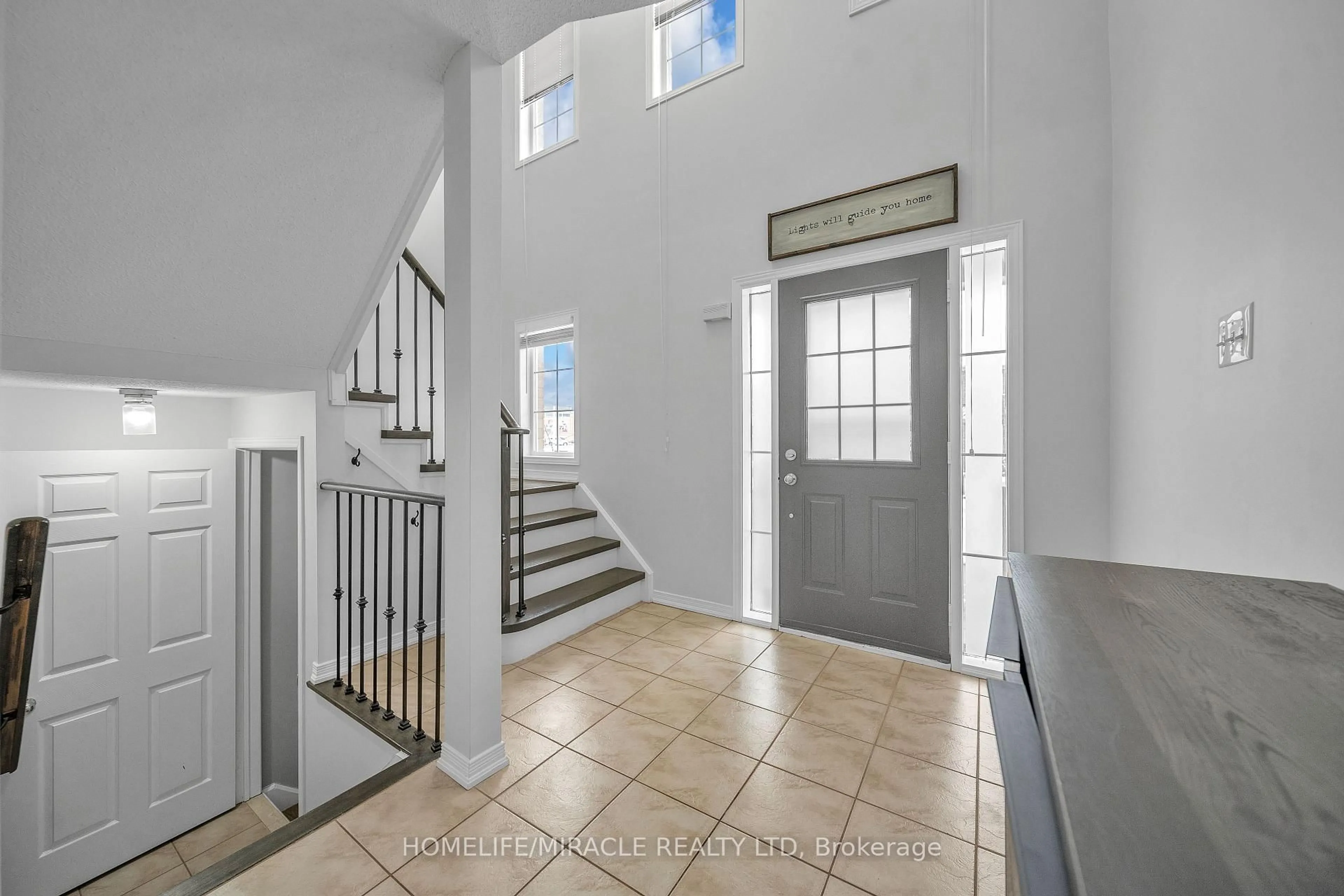 Indoor entryway for 279 Van Allen Gate, Milton Ontario L9T 5Y9