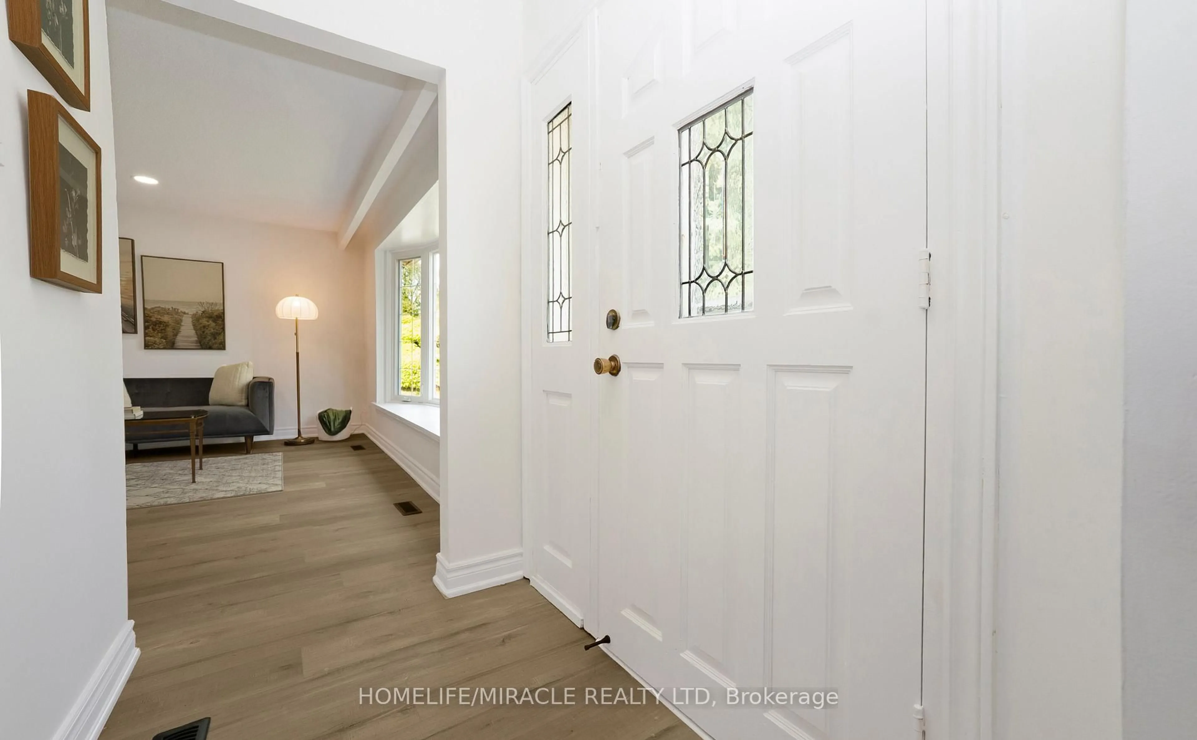 Indoor entryway for 66 Avening Dr, Toronto Ontario M9V 1Y1