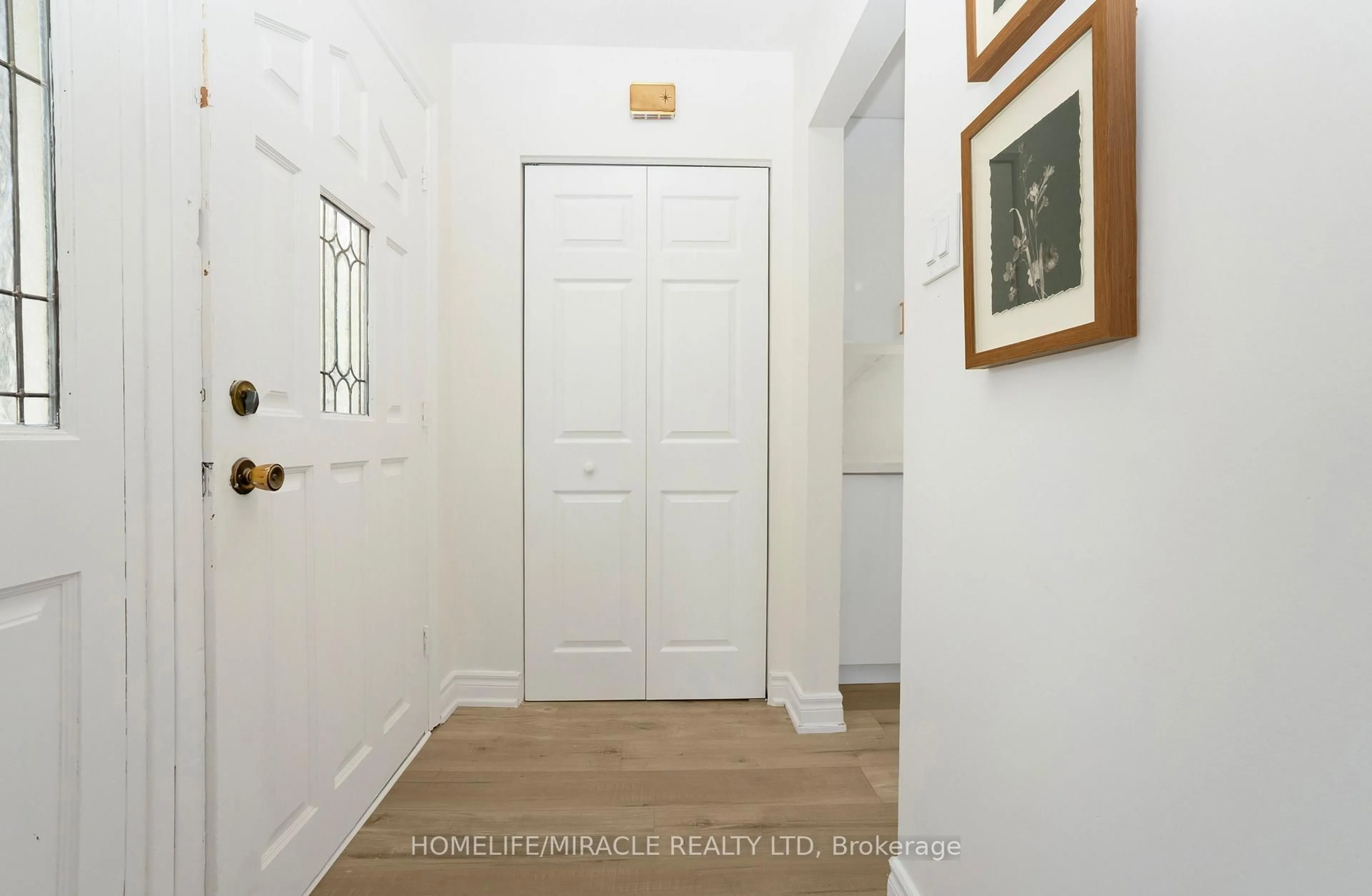 Indoor entryway for 66 Avening Dr, Toronto Ontario M9V 1Y1