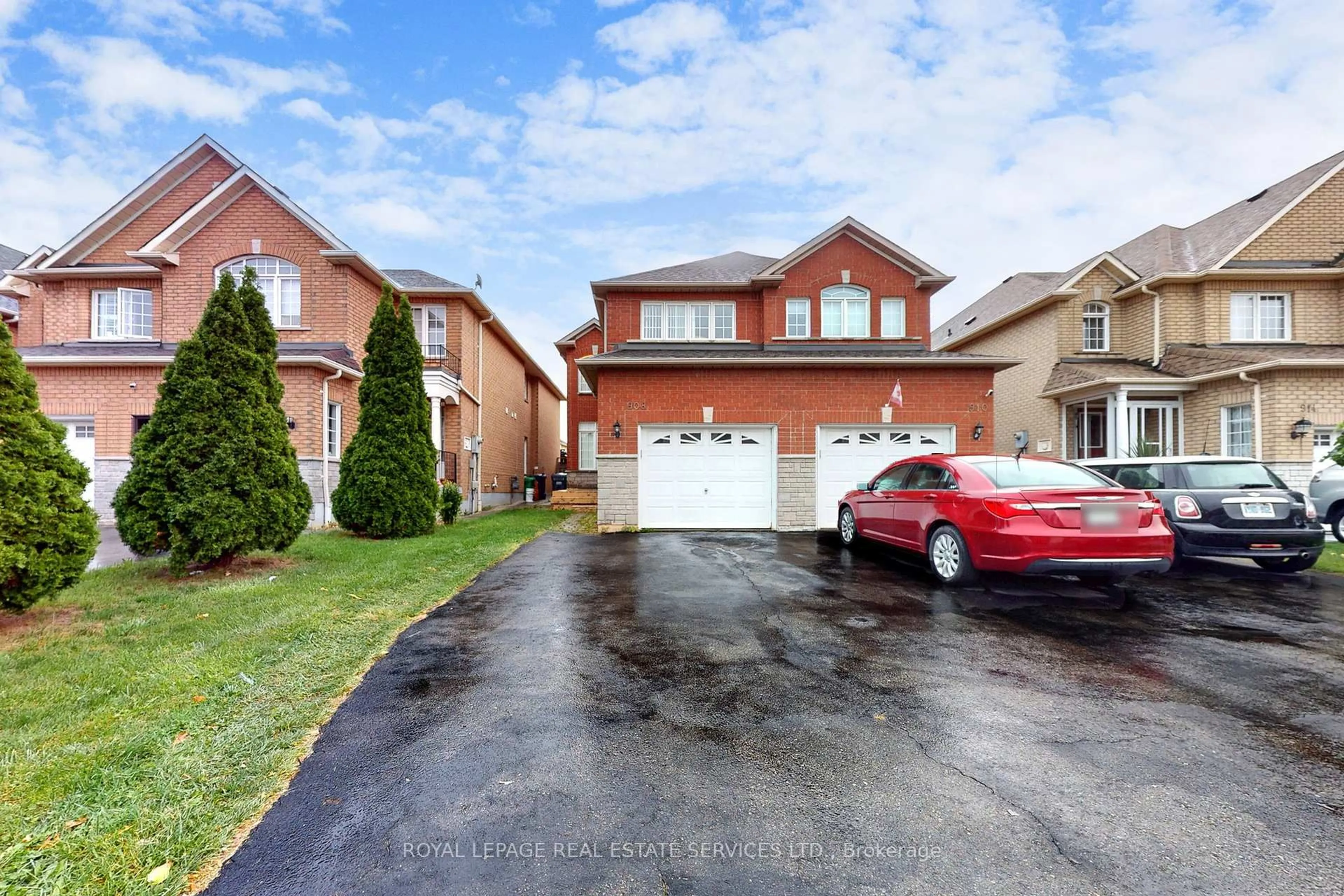 Home with brick exterior material, street for 908 Stonebridge Ave, Mississauga Ontario L5V 2L5