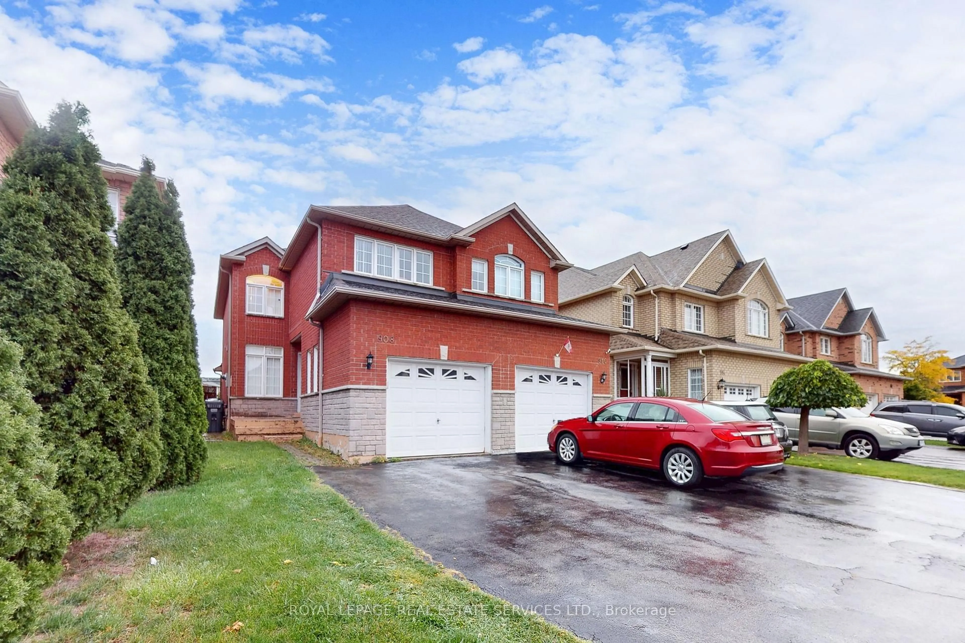 Home with brick exterior material, street for 908 Stonebridge Ave, Mississauga Ontario L5V 2L5