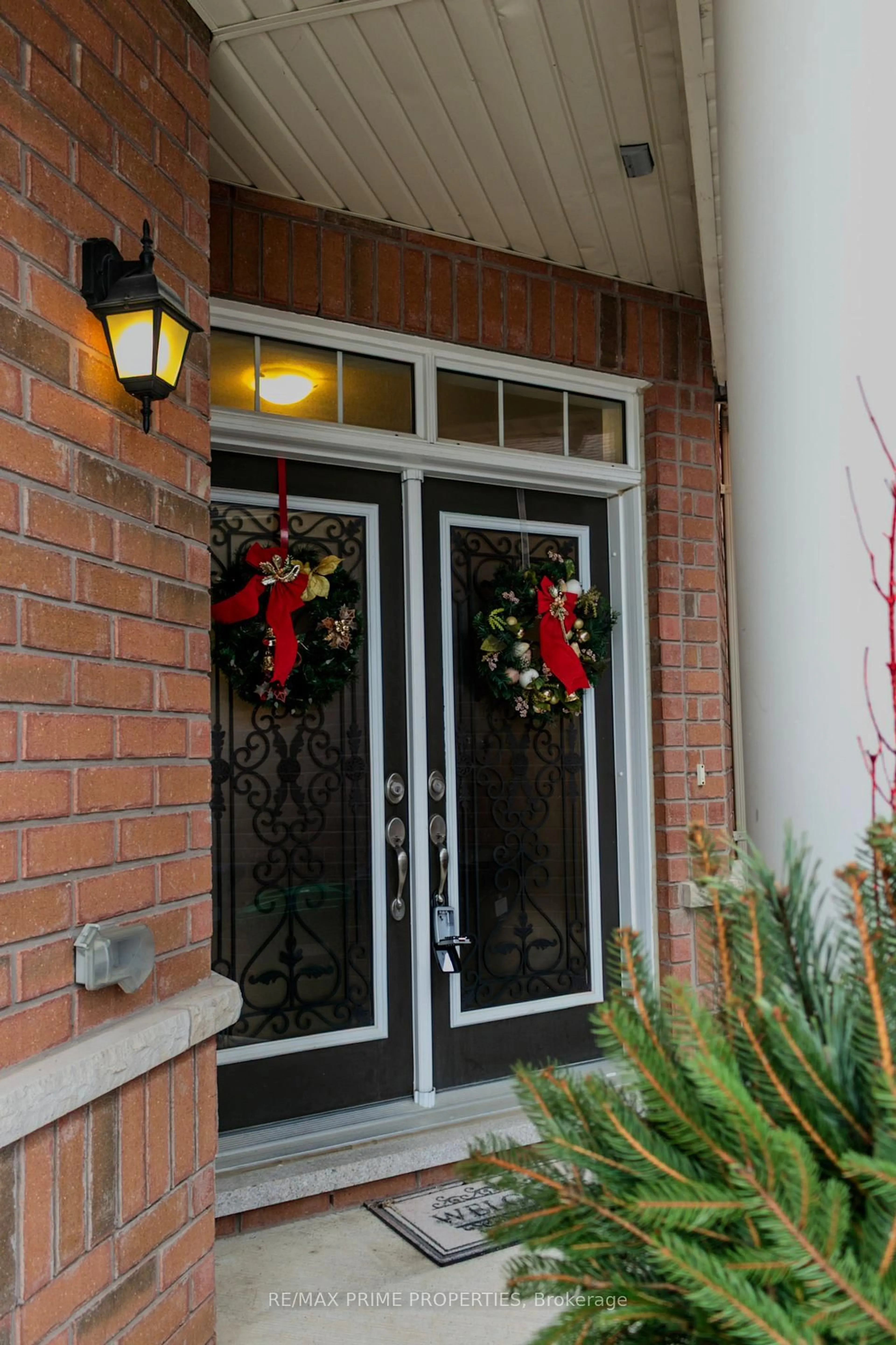 Indoor entryway for 50 Gibbs Rd, Brampton Ontario L7A 0Y5