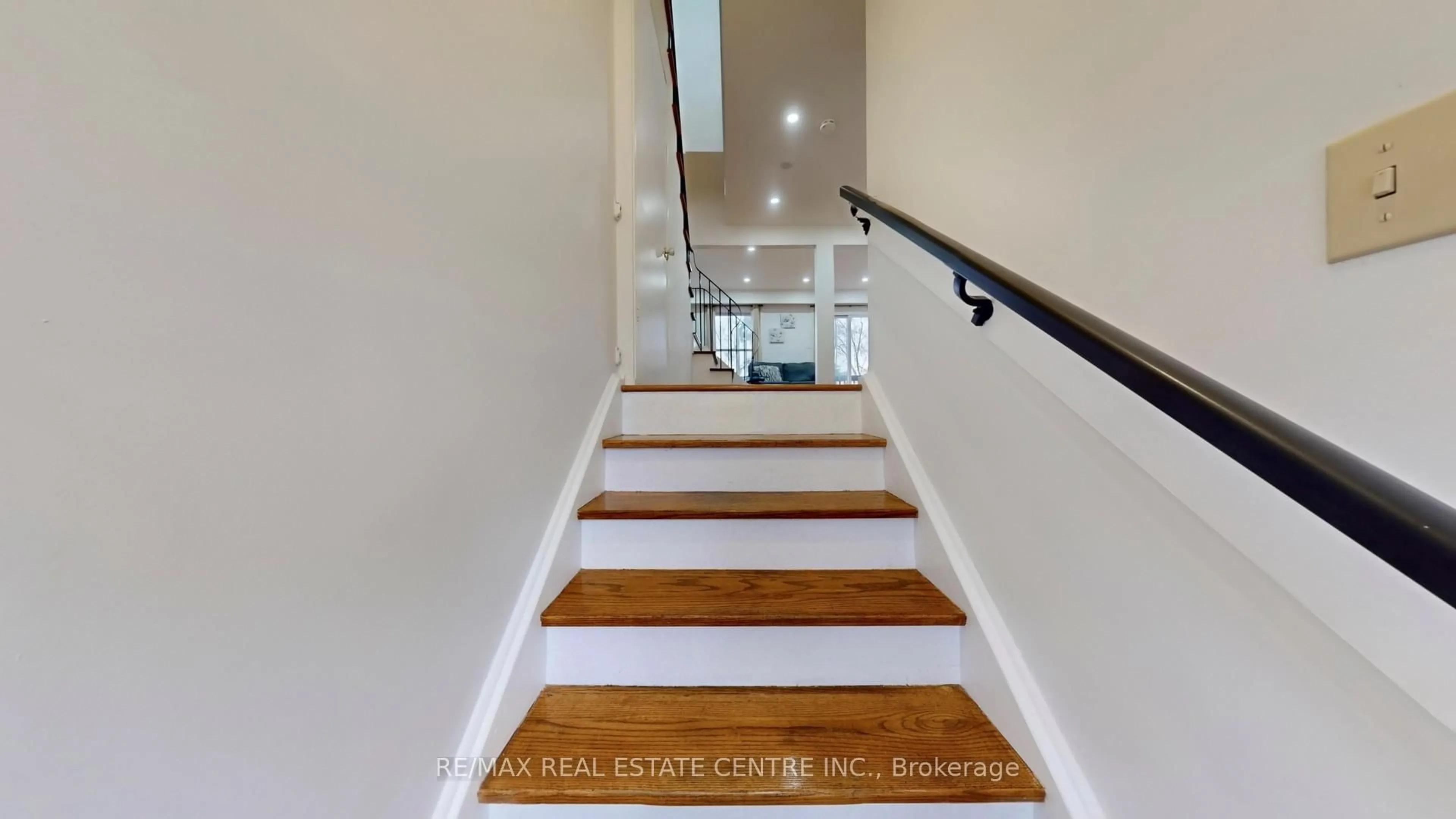 Unknown for 355 Ontario St, Milton Ontario L9T 3J3