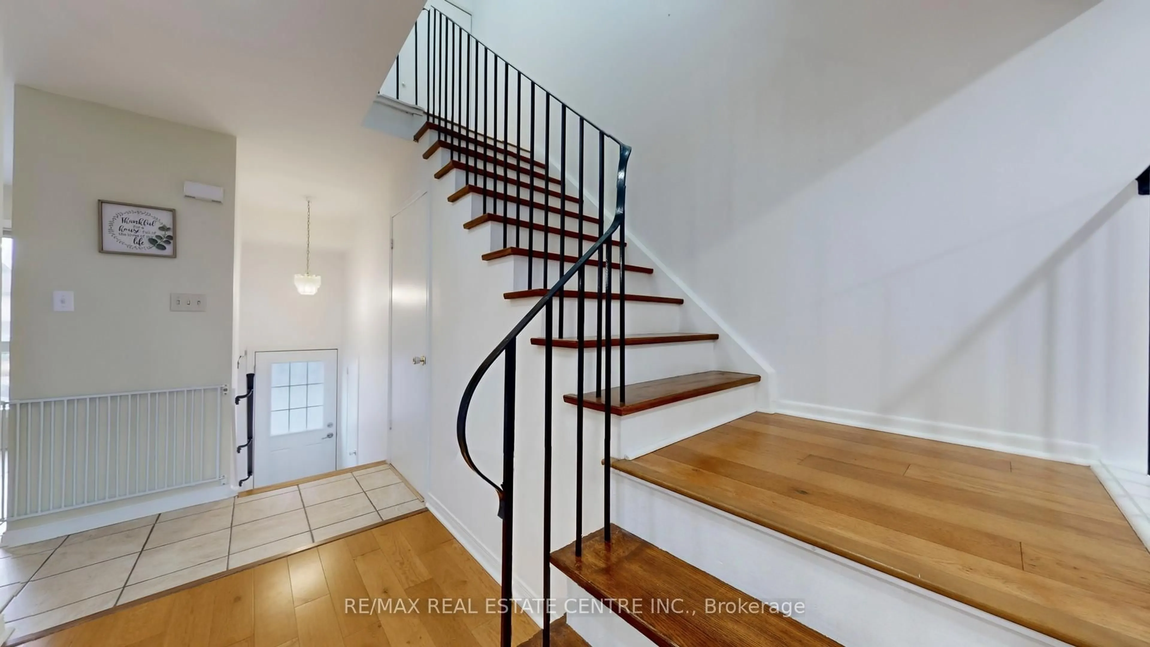 Stairs for 355 Ontario St, Milton Ontario L9T 3J3