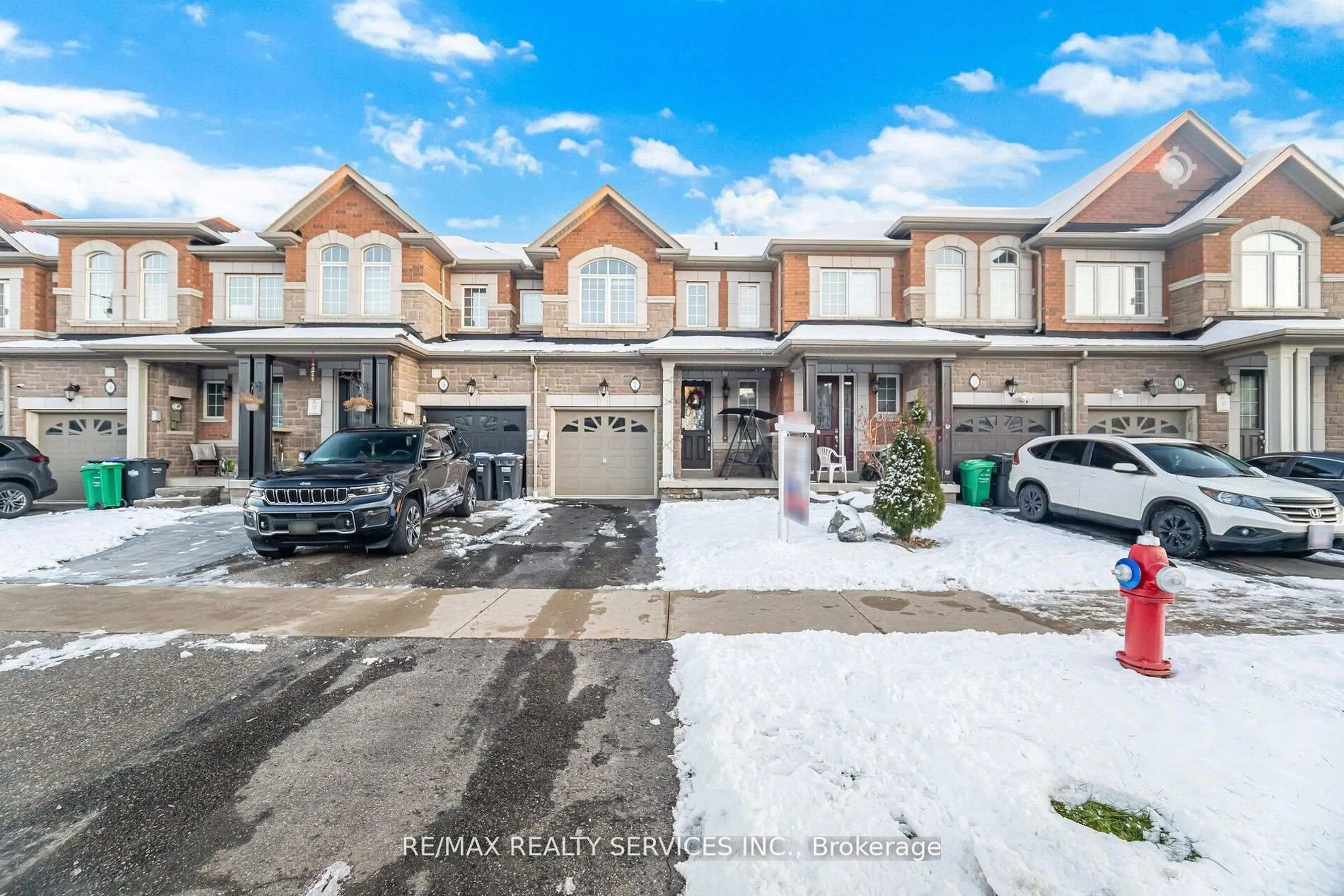 A pic from outside/outdoor area/front of a property/back of a property/a pic from drone, street for 7 Dufay Rd, Brampton Ontario L7A 4A1