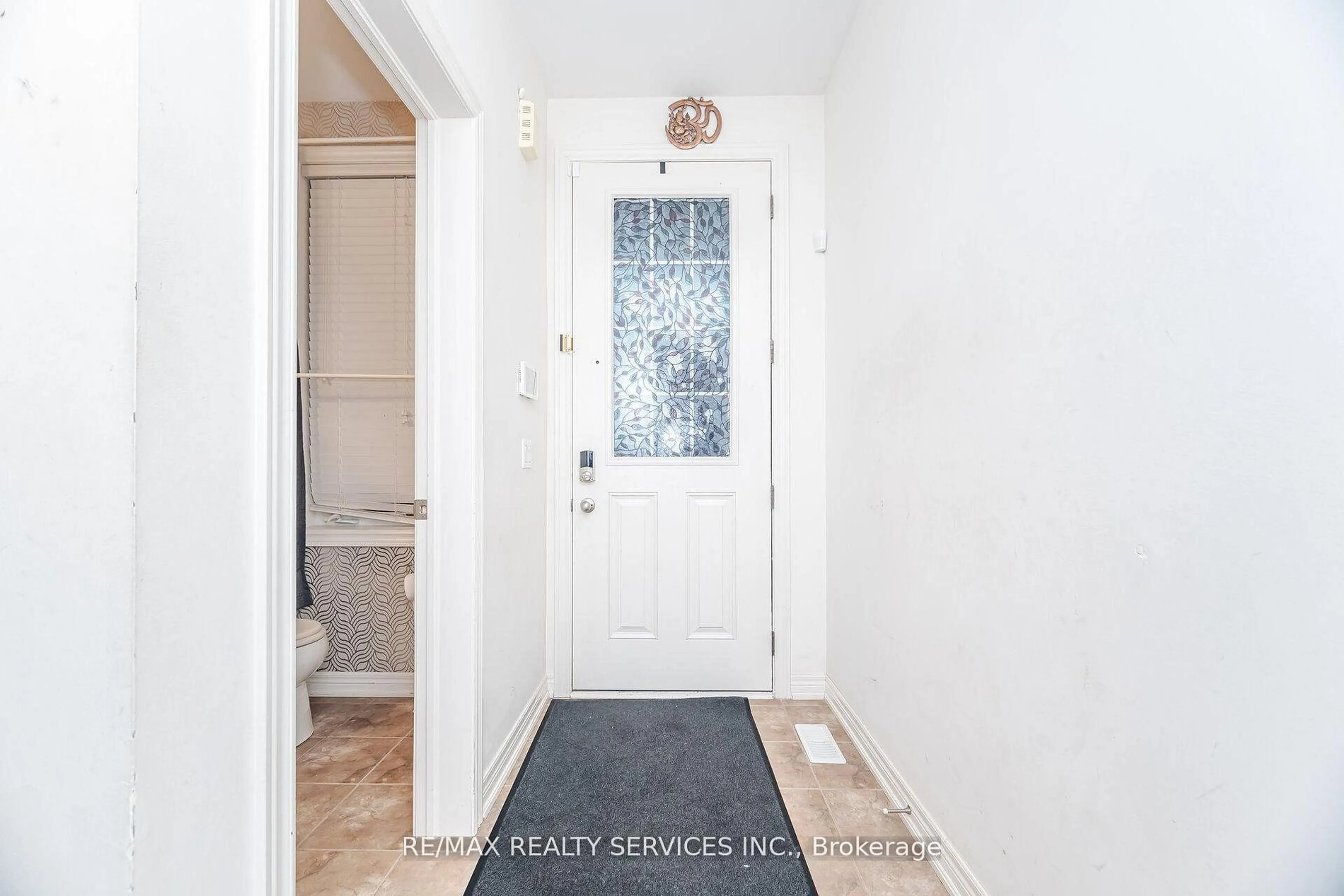 Indoor entryway for 7 Dufay Rd, Brampton Ontario L7A 4A1