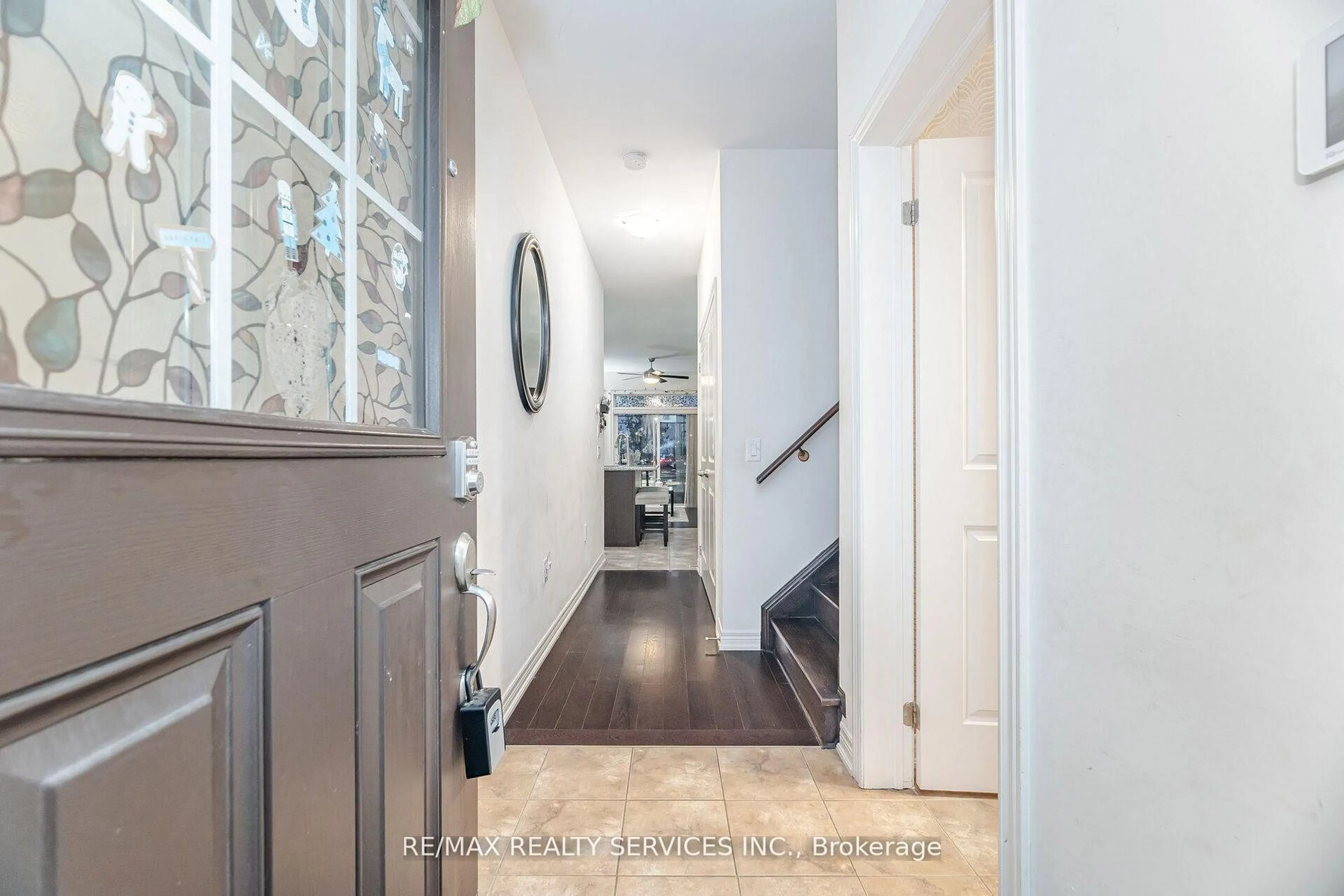 Indoor entryway for 7 Dufay Rd, Brampton Ontario L7A 4A1