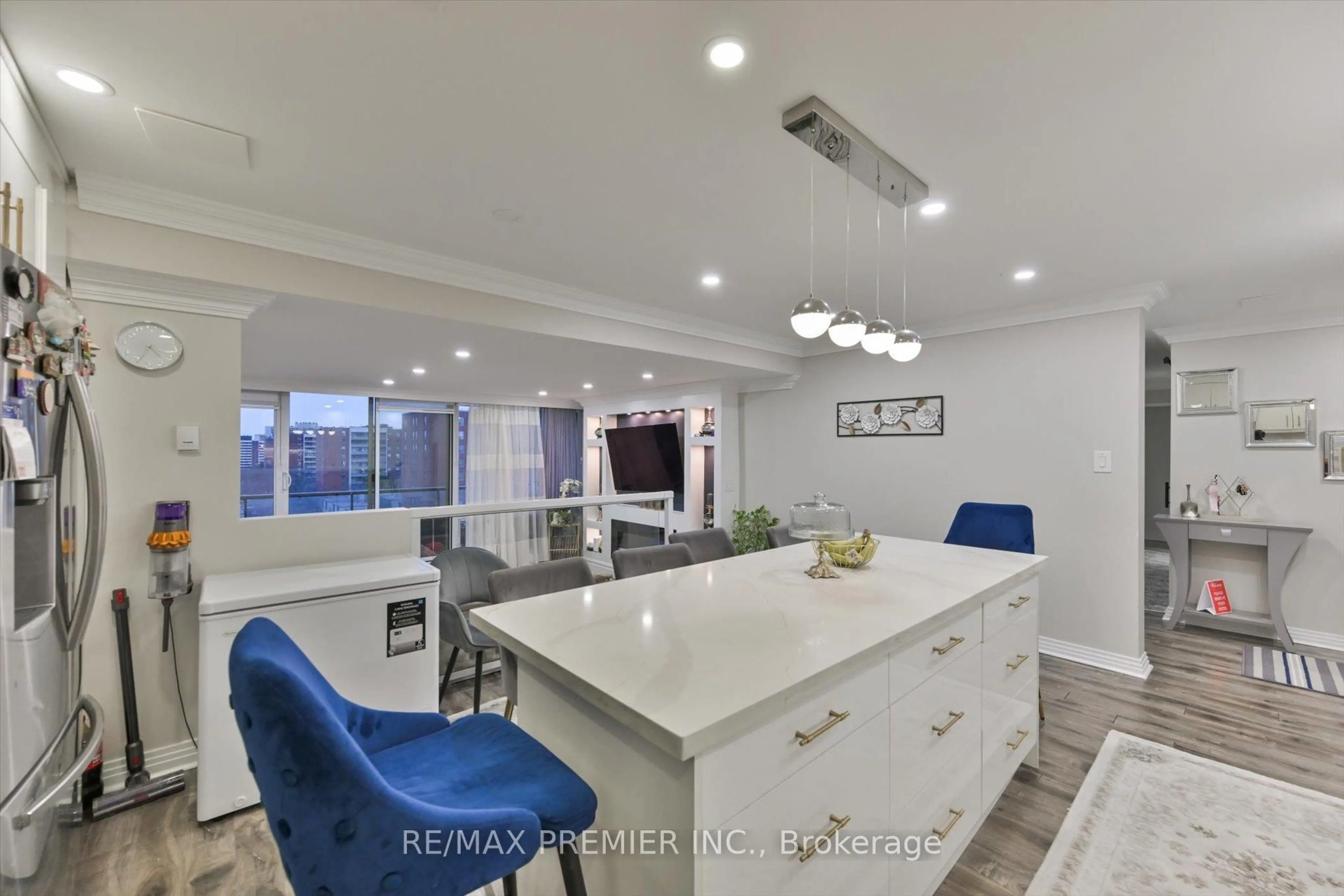 Open concept kitchen, ceramic/tile floor for 1 Four Winds Dr #905, Toronto Ontario M3J 2T1