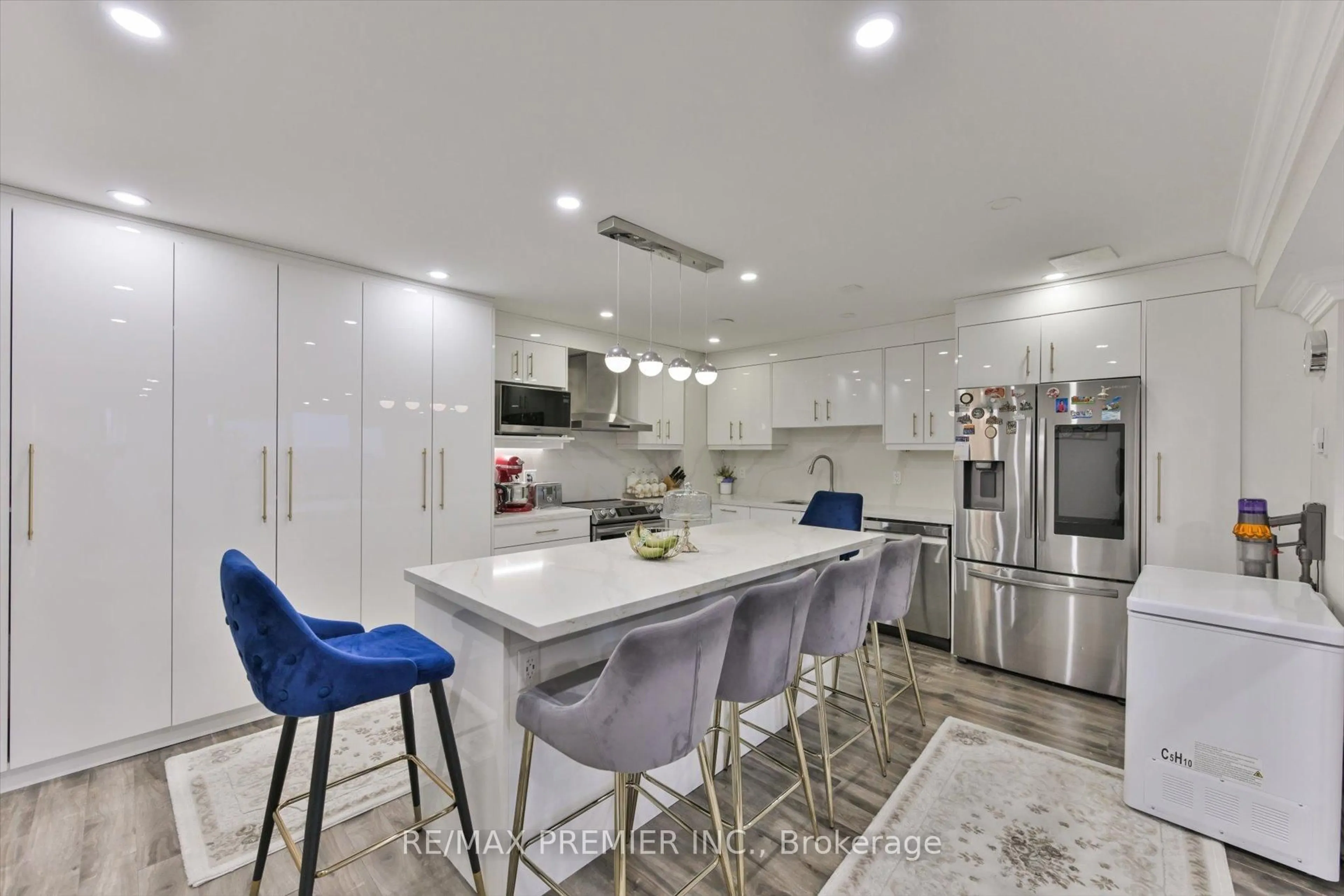 Contemporary kitchen, ceramic/tile floor for 1 Four Winds Dr #905, Toronto Ontario M3J 2T1