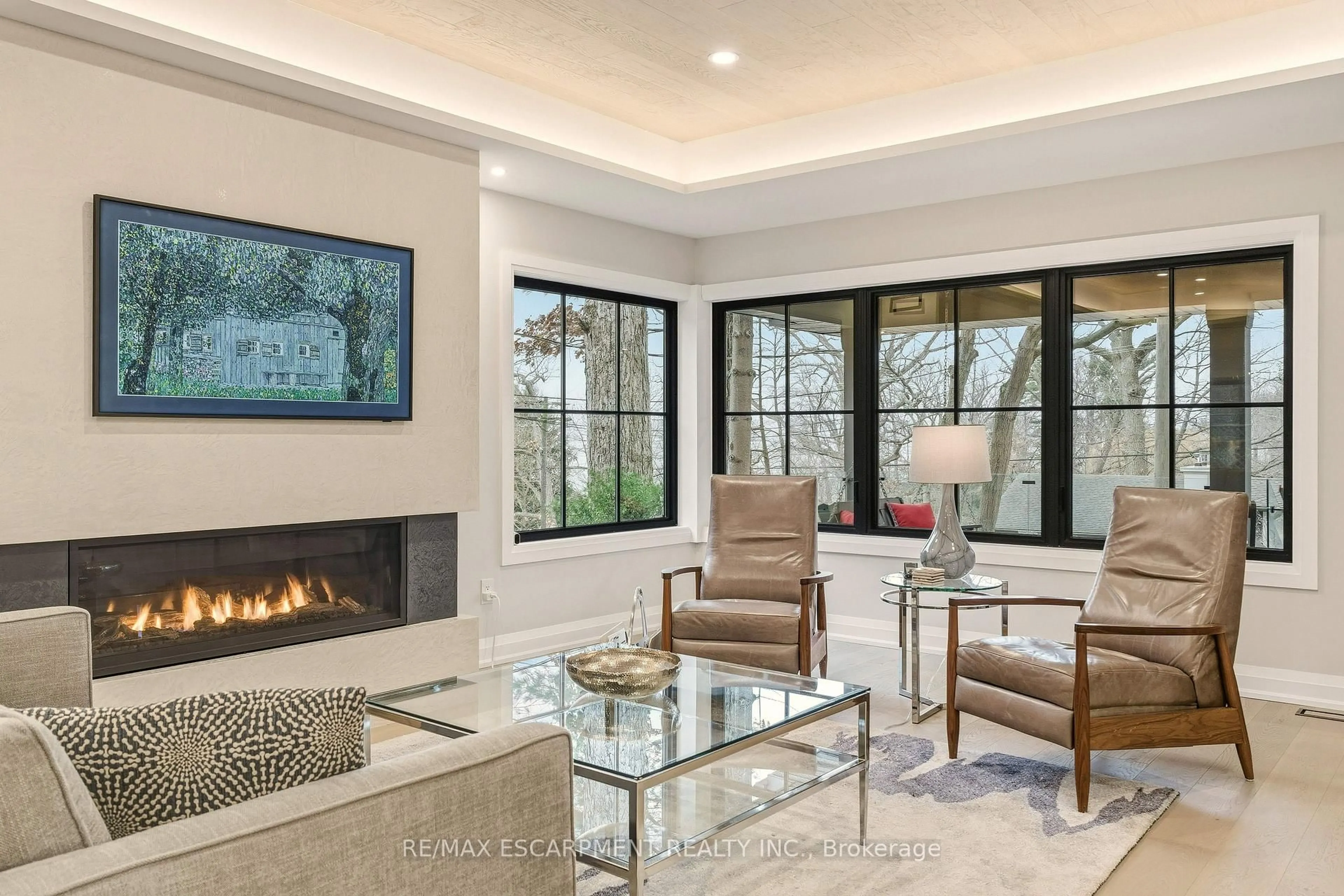 Living room with furniture, ceramic/tile floor for 759 Shadeland Ave, Burlington Ontario L7T 2M2