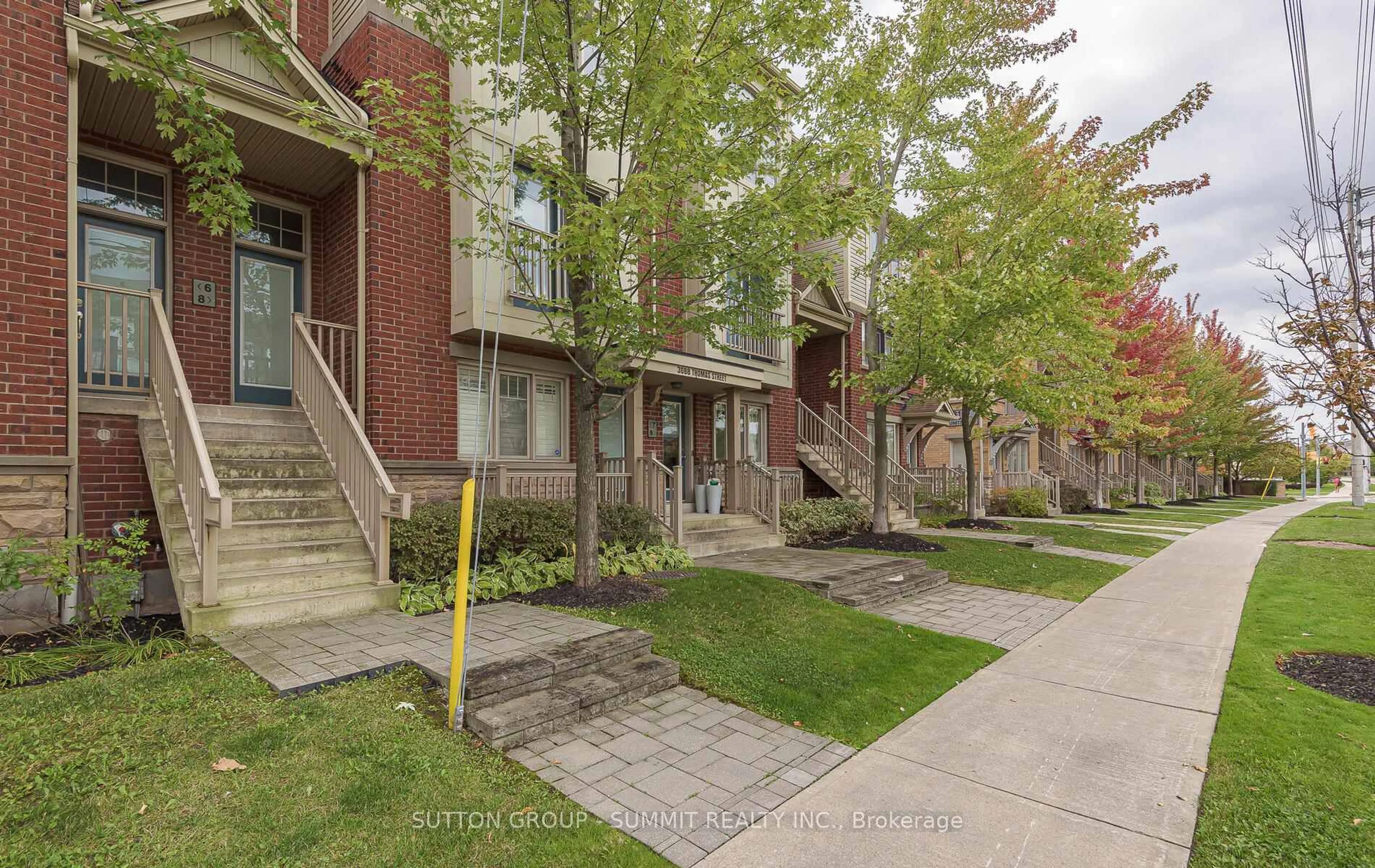 Patio, street for 3088 Thomas St #8, Mississauga Ontario L5M 0T2