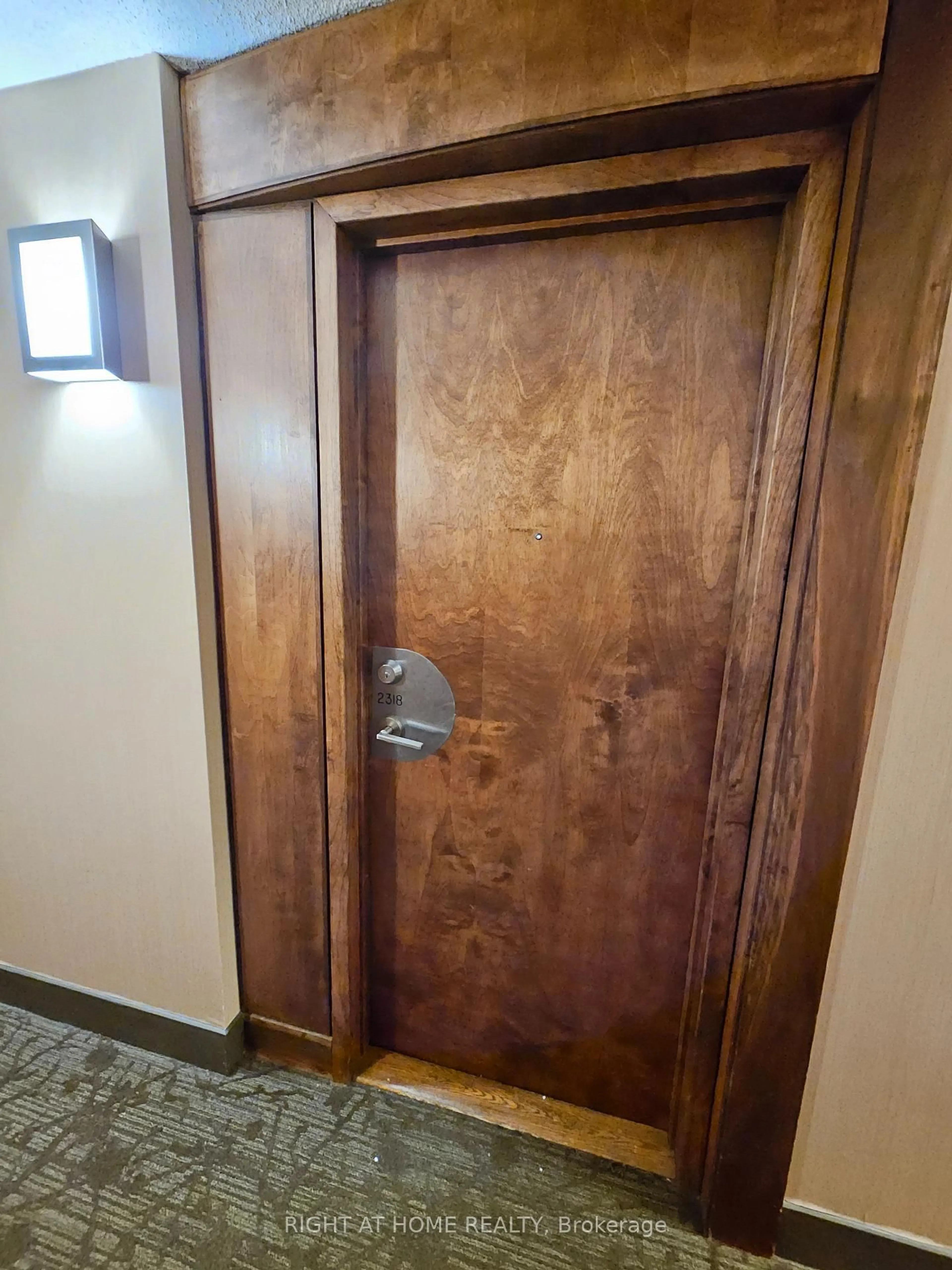 Unknown for 3880 Duke Of York Blvd #2318, Mississauga Ontario L5B 4M7