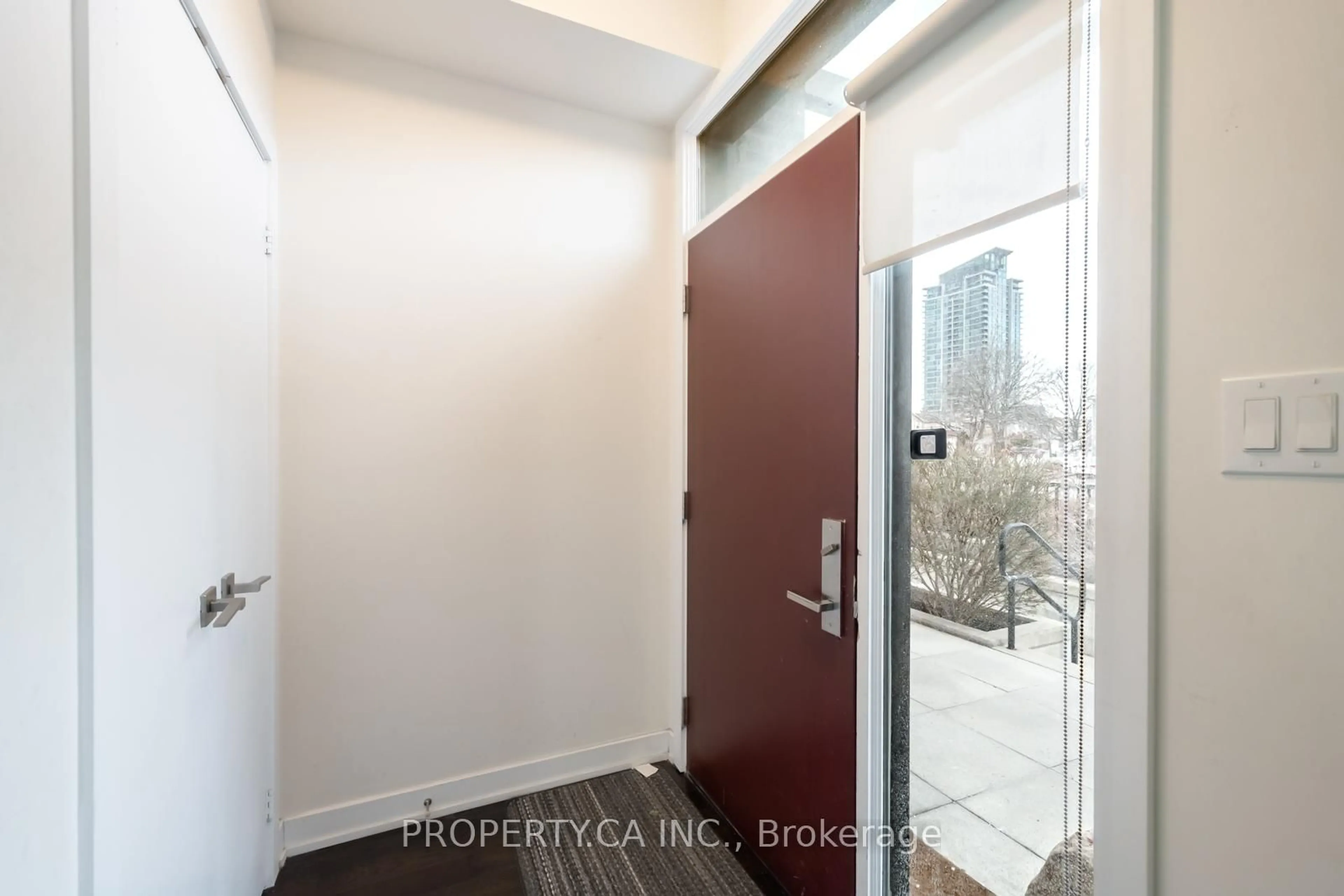 Indoor entryway for 4030 Parkside Village Dr #11, Mississauga Ontario L5B 3M1