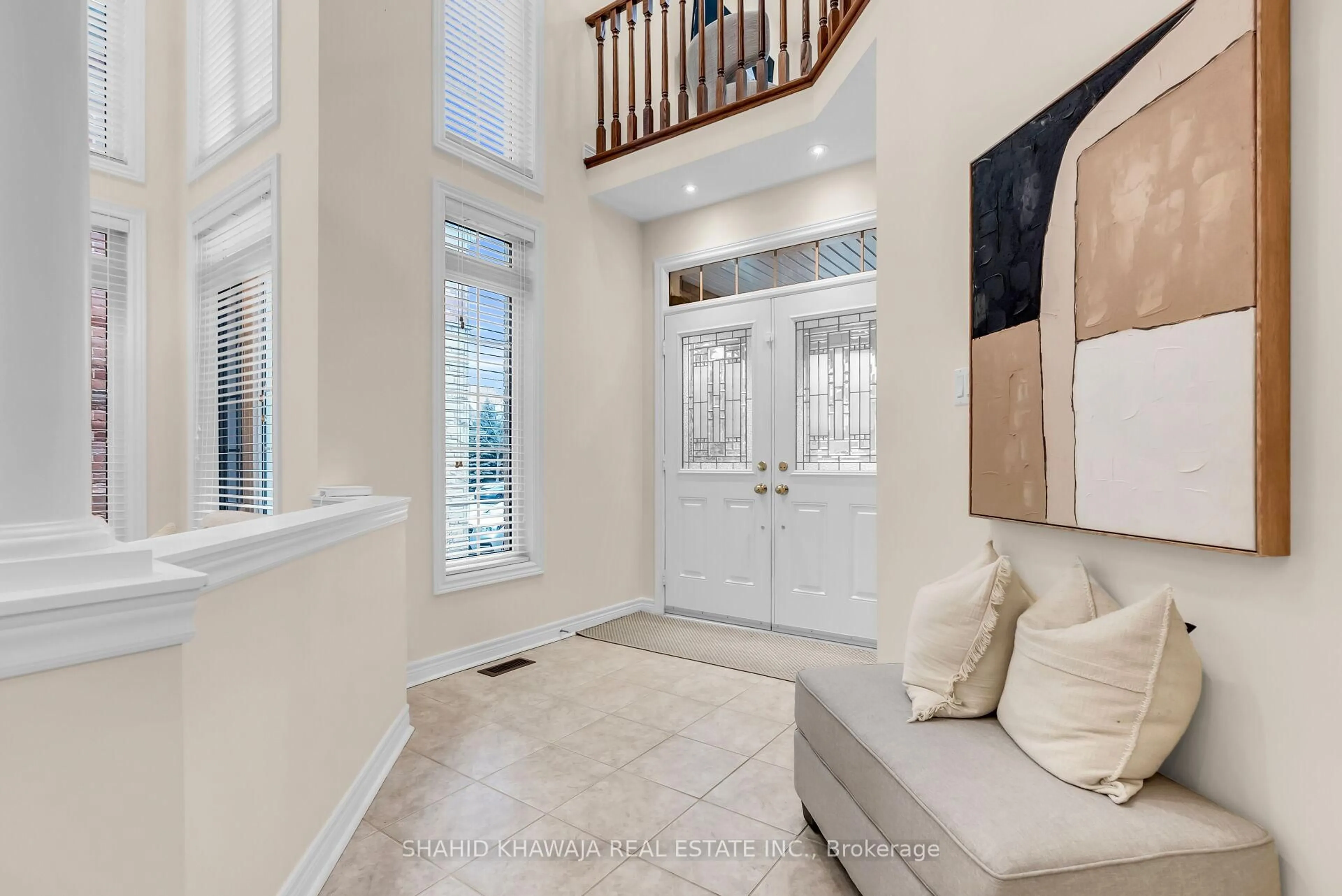 Indoor entryway for 5486 Bestview Way, Mississauga Ontario L5M 0B1