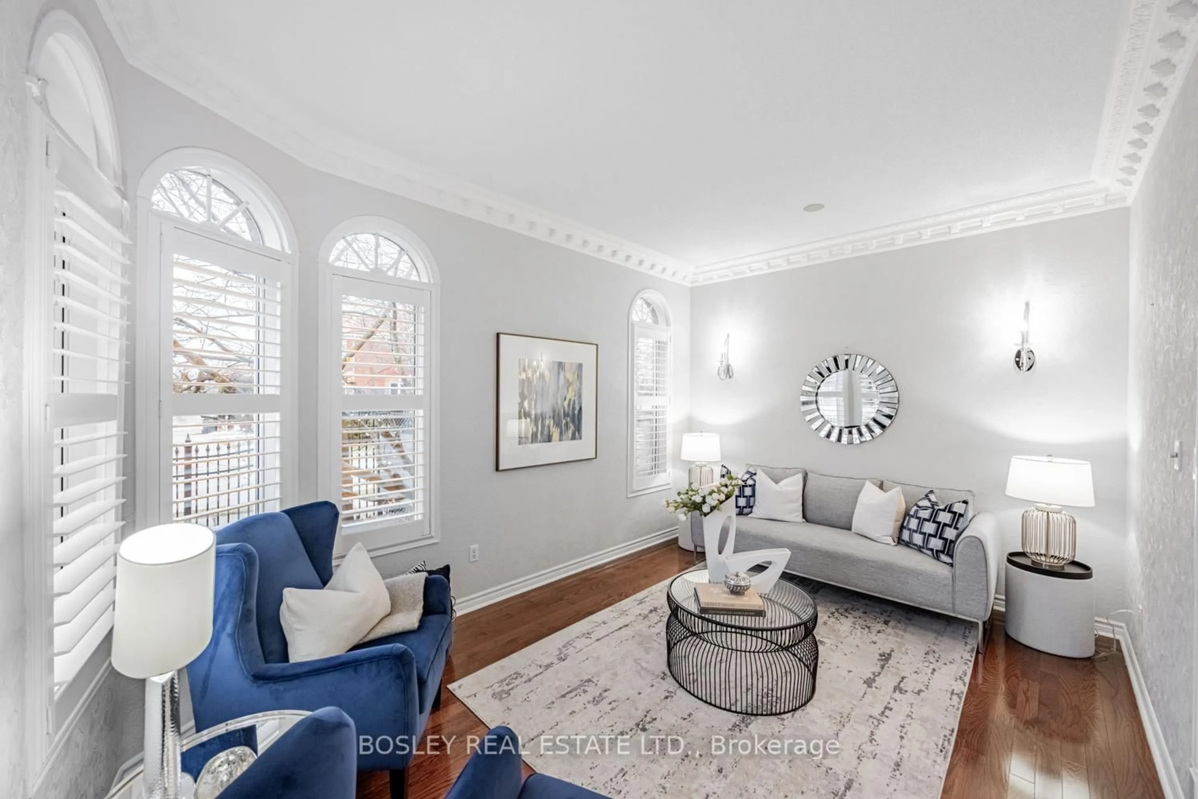 Living room with furniture, unknown for 6358 Lisgar Dr, Mississauga Ontario L5N 7W1