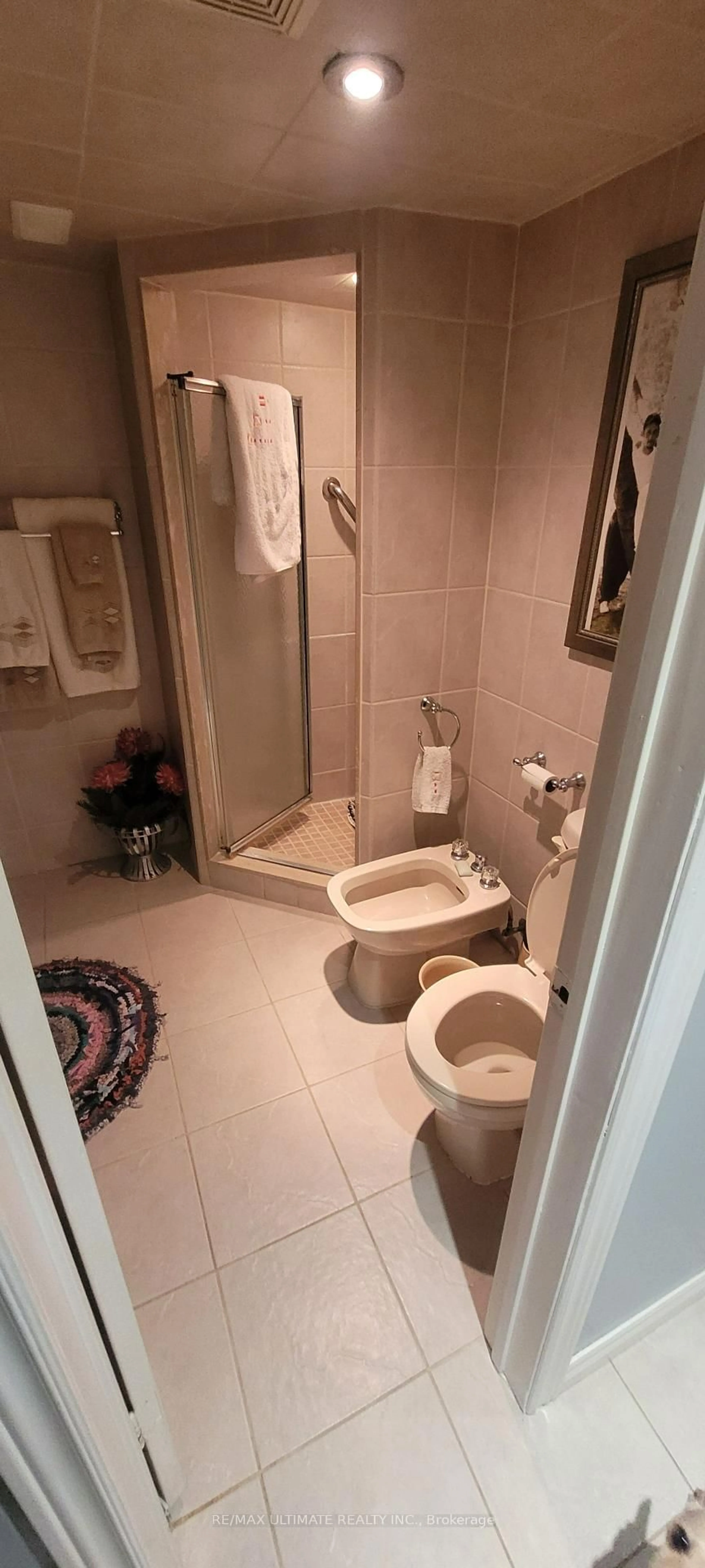 Standard bathroom, floor is not visible for 120 Rosethorn Ave, Toronto Ontario M6N 3L1
