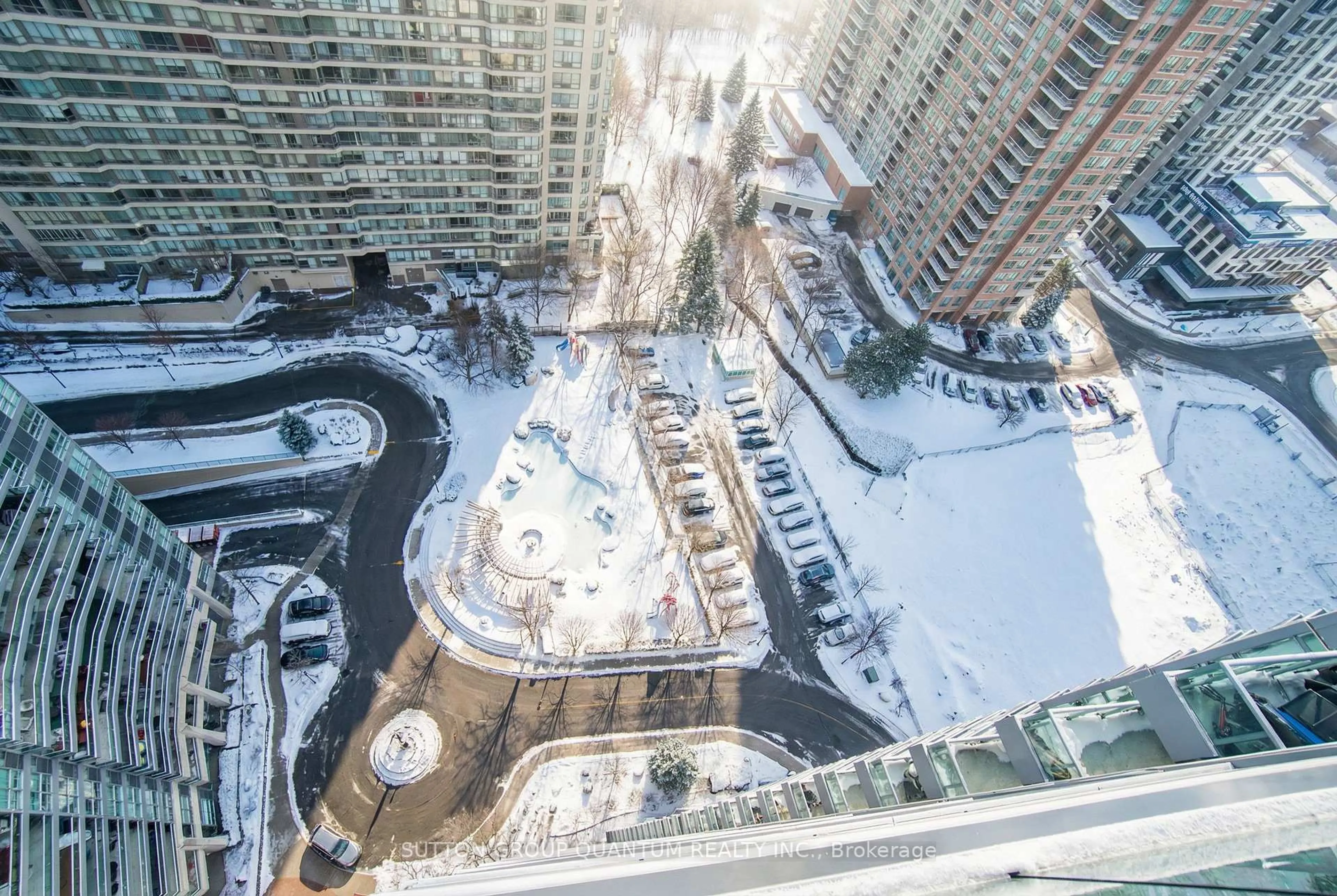 A pic from outside/outdoor area/front of a property/back of a property/a pic from drone, city buildings view from balcony for 1 Elm Dr #2705, Mississauga Ontario L5B 4M1