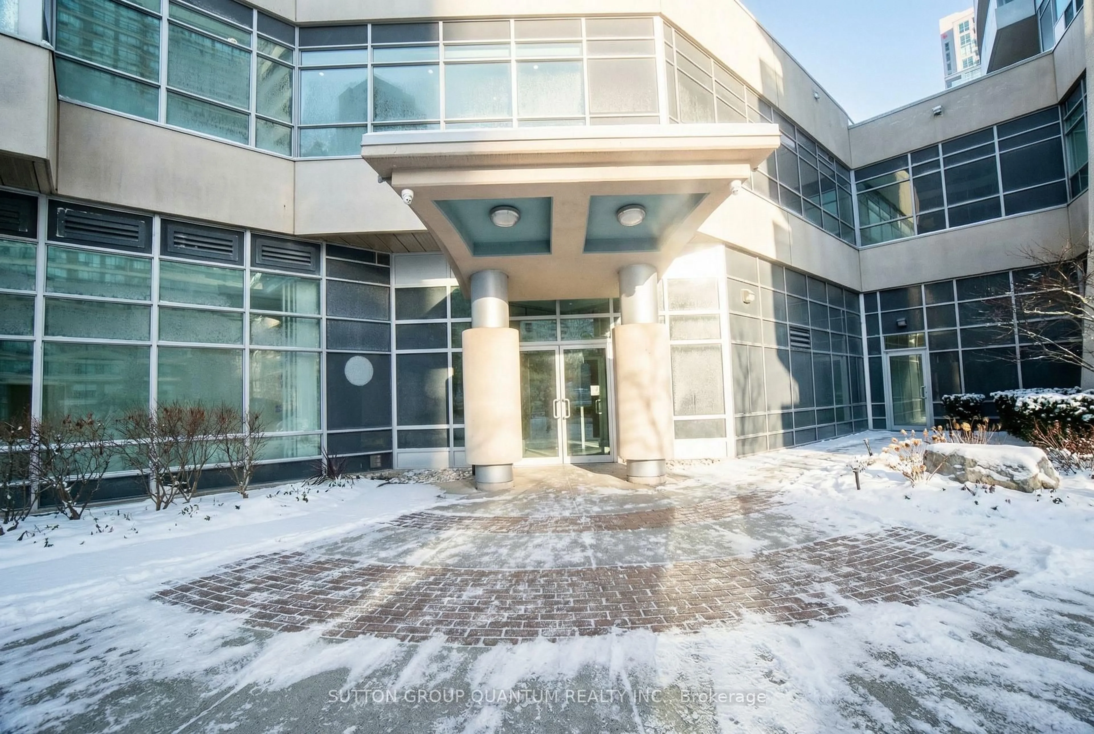 Indoor foyer for 1 Elm Dr #2705, Mississauga Ontario L5B 4M1