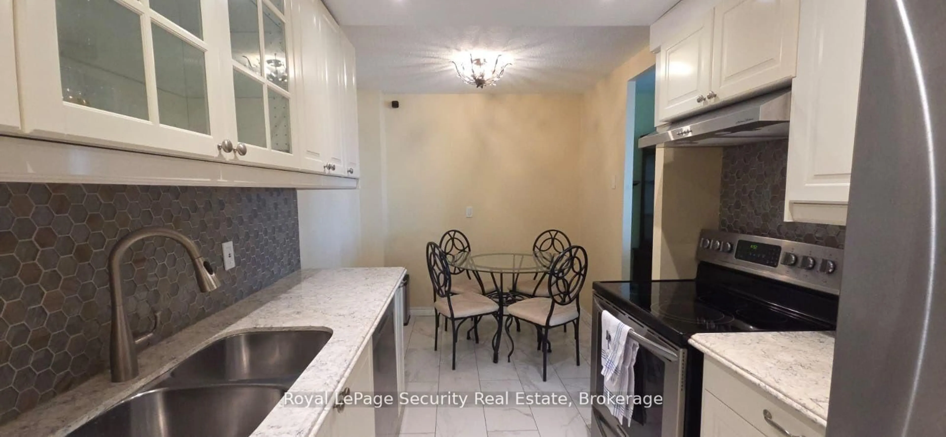 Standard kitchen, ceramic/tile floor for 2556 Argyle Rd #805, Mississauga Ontario L5B 2H6