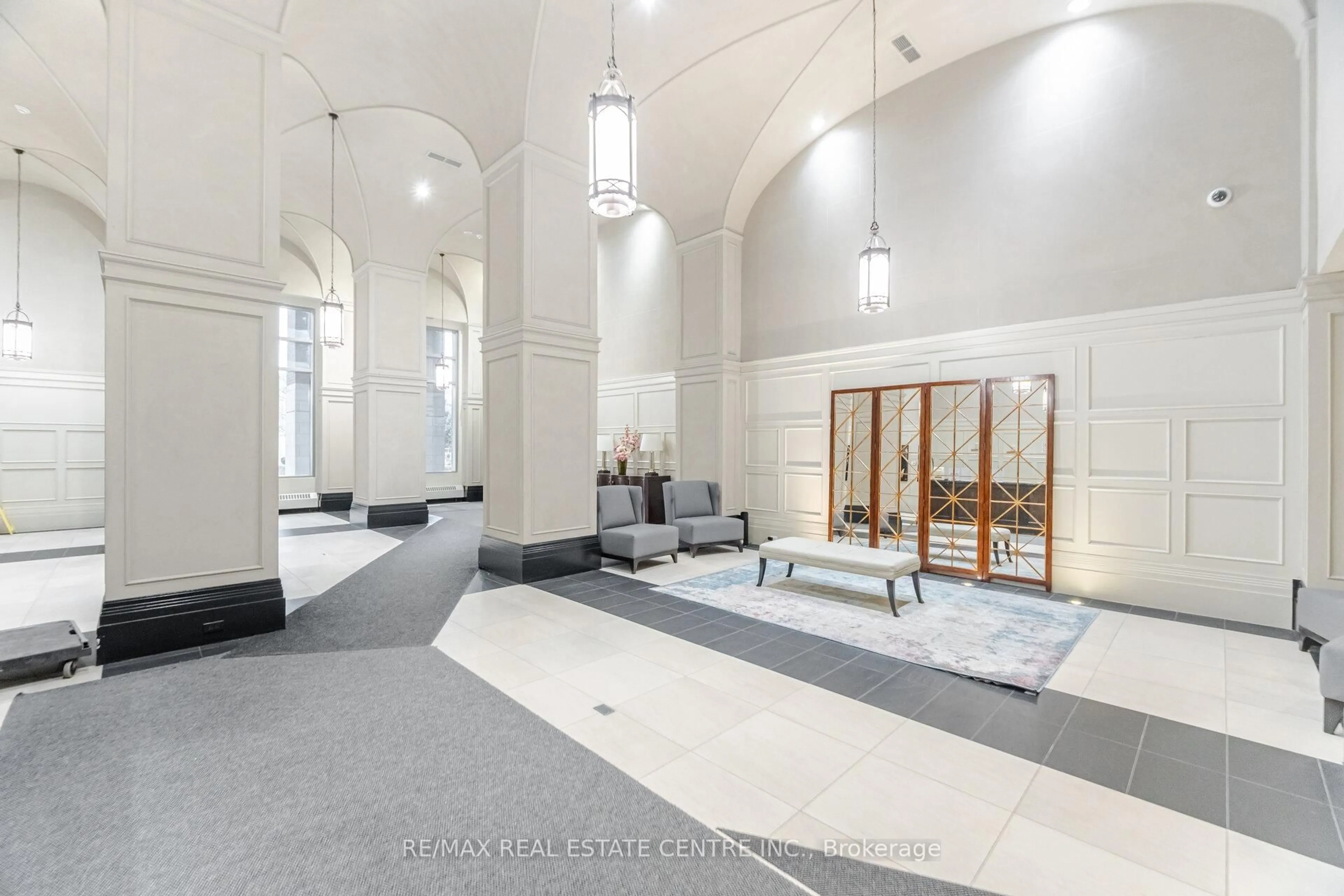 Indoor foyer for 388 Prince of Wales Dr #1805, Mississauga Ontario L5B 0A1