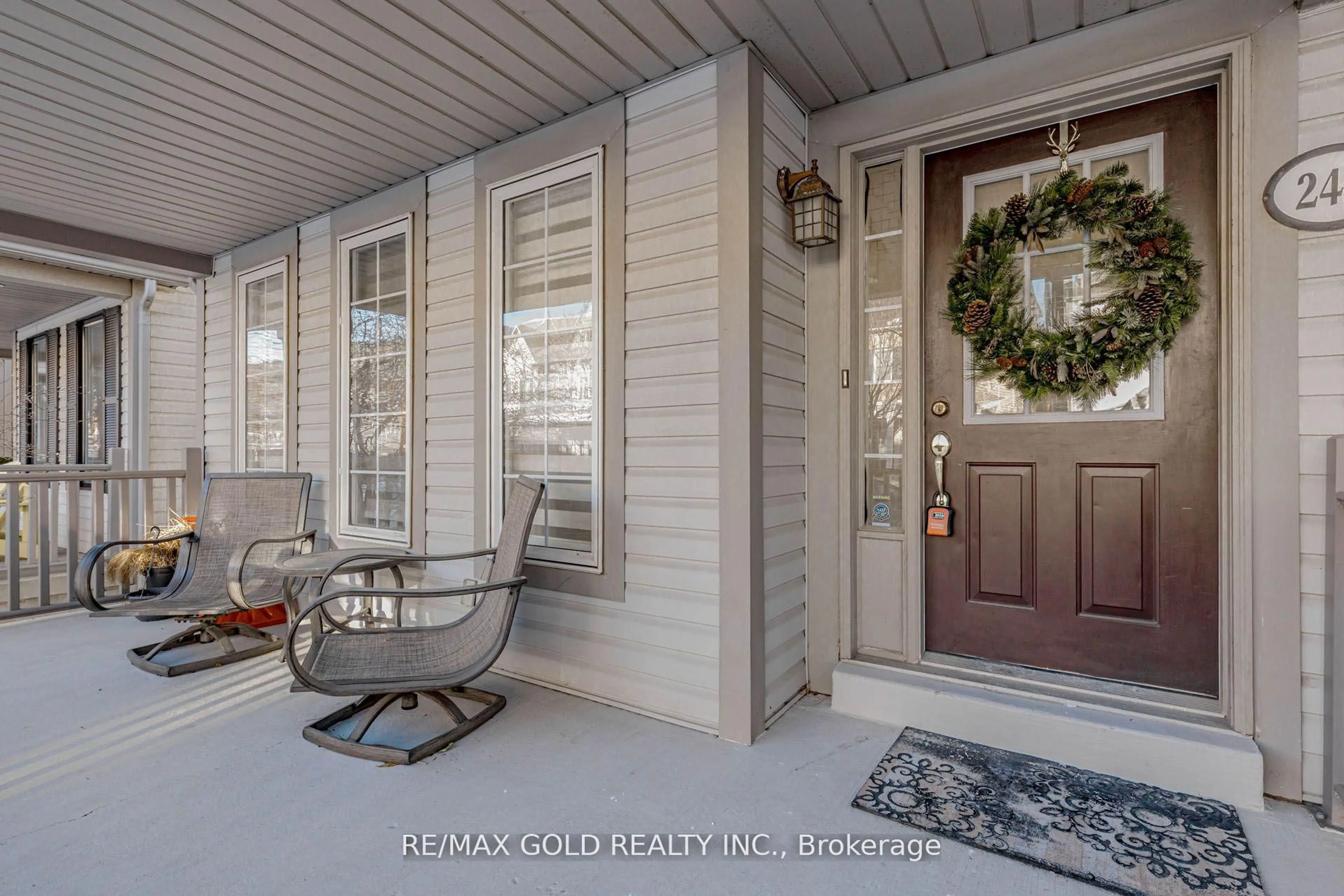 Indoor entryway for 246 Littlewood Dr, Oakville Ontario L6H 7K1