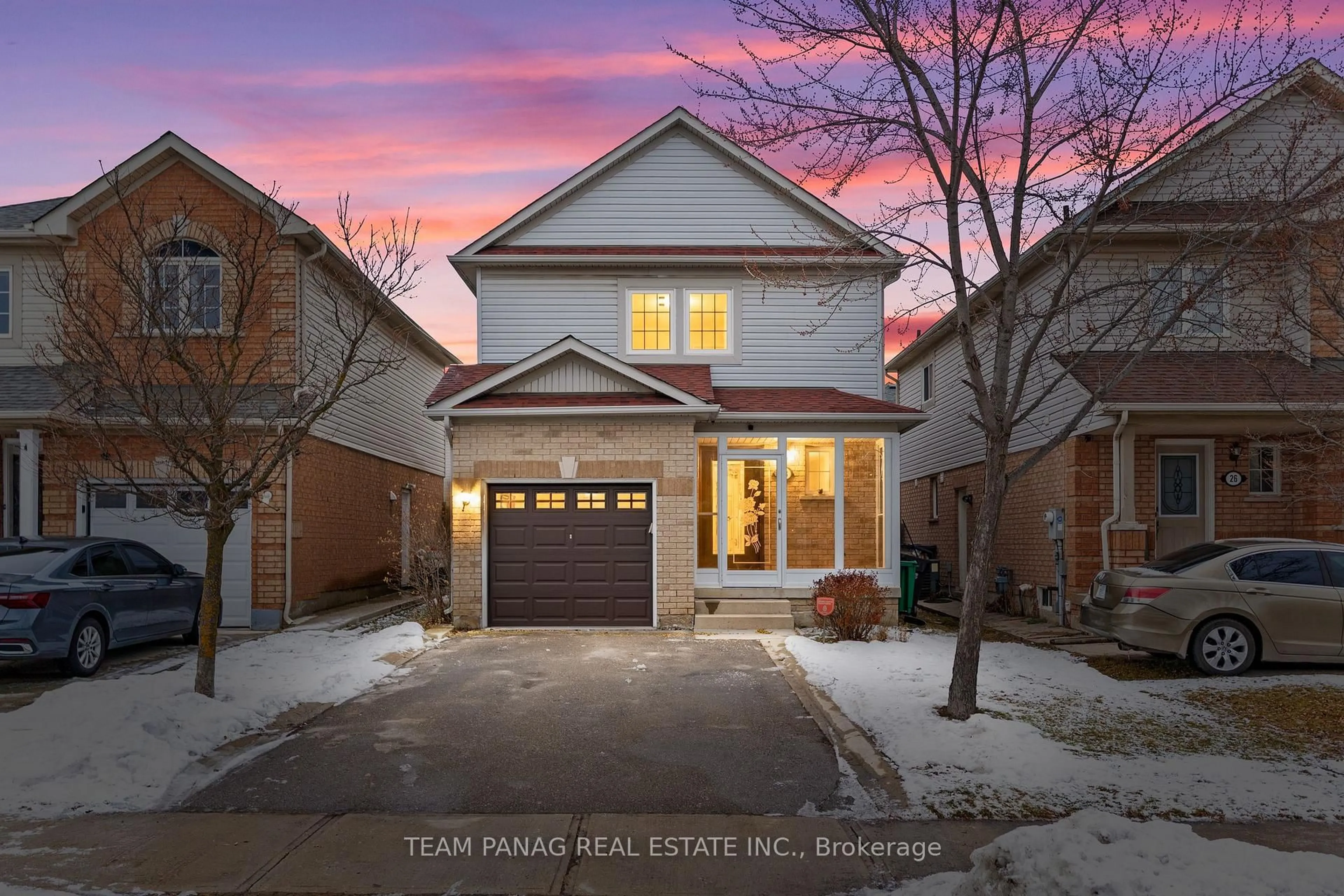 Home with brick exterior material, street for 28 Oakmeadow Dr, Brampton Ontario L7A 2M2