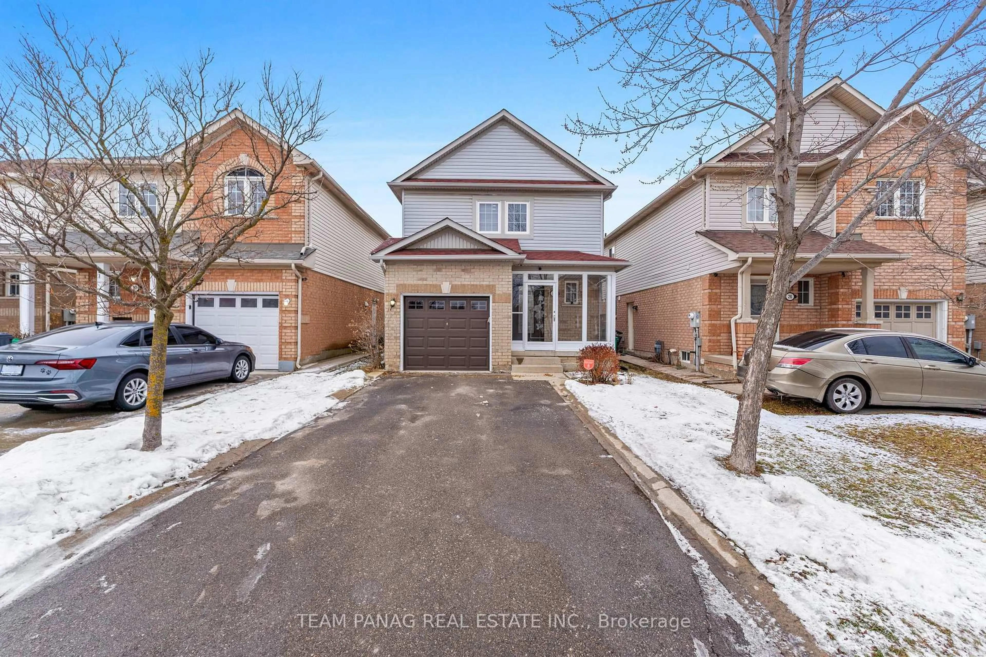 Home with brick exterior material, street for 28 Oakmeadow Dr, Brampton Ontario L7A 2M2