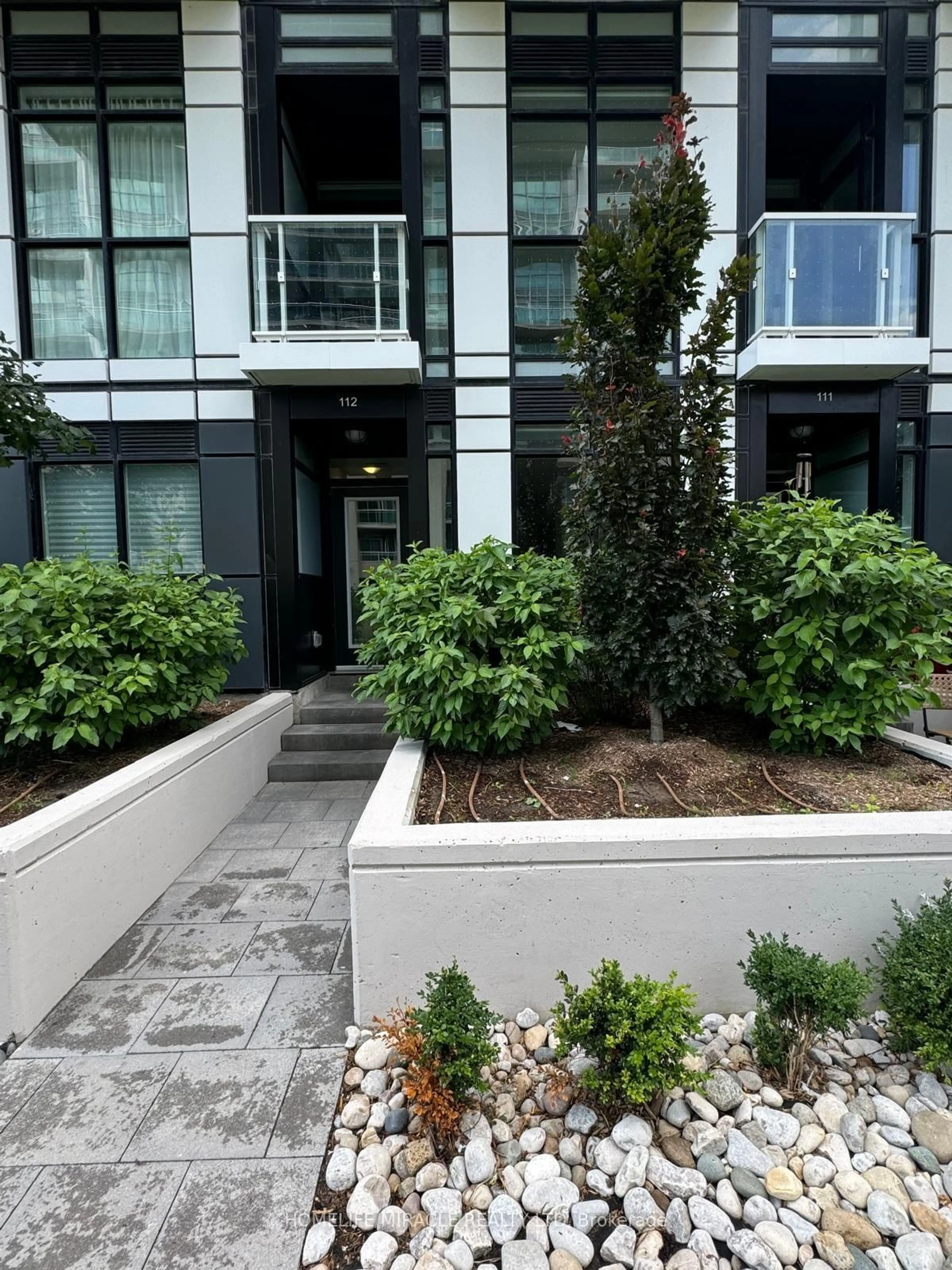 Unknown for 251 Manitoba St #112, Toronto Ontario M8Y 4G9