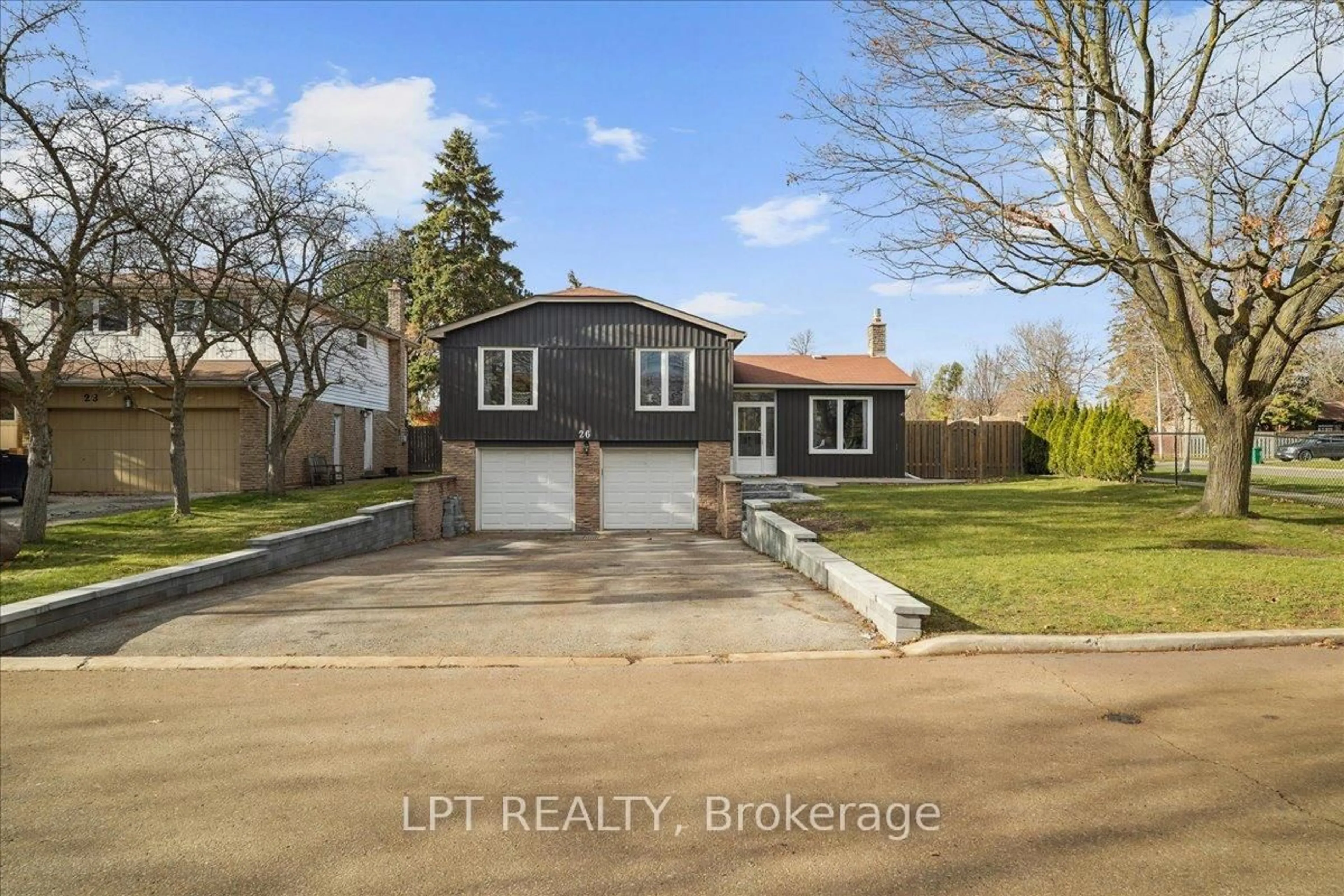 A pic from outside/outdoor area/front of a property/back of a property/a pic from drone, street for 26 Wright Cres, Caledon Ontario L7E 3X9