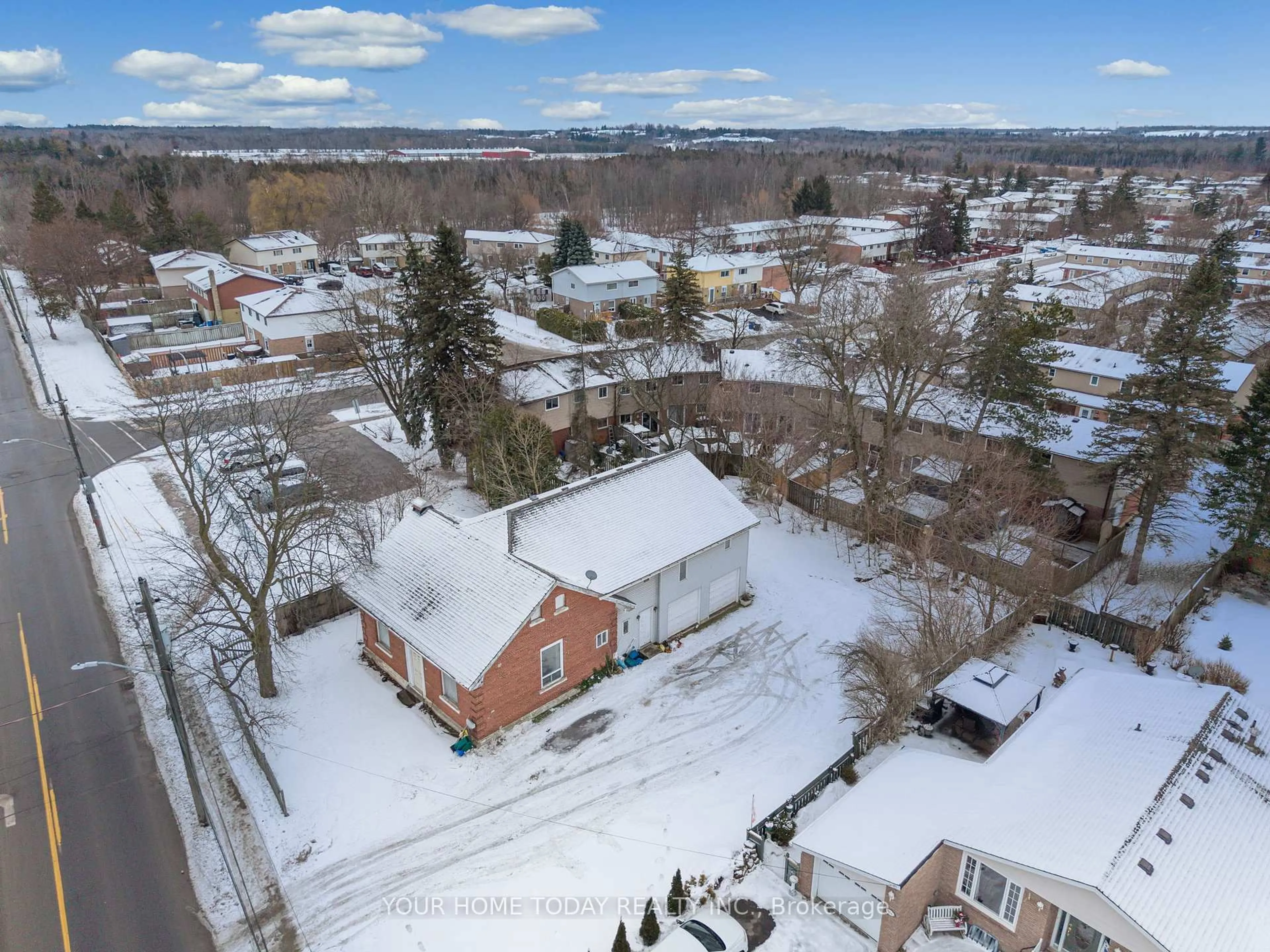 A pic from outside/outdoor area/front of a property/back of a property/a pic from drone, unknown for 164 Main St, Halton Hills Ontario L7J 1X9