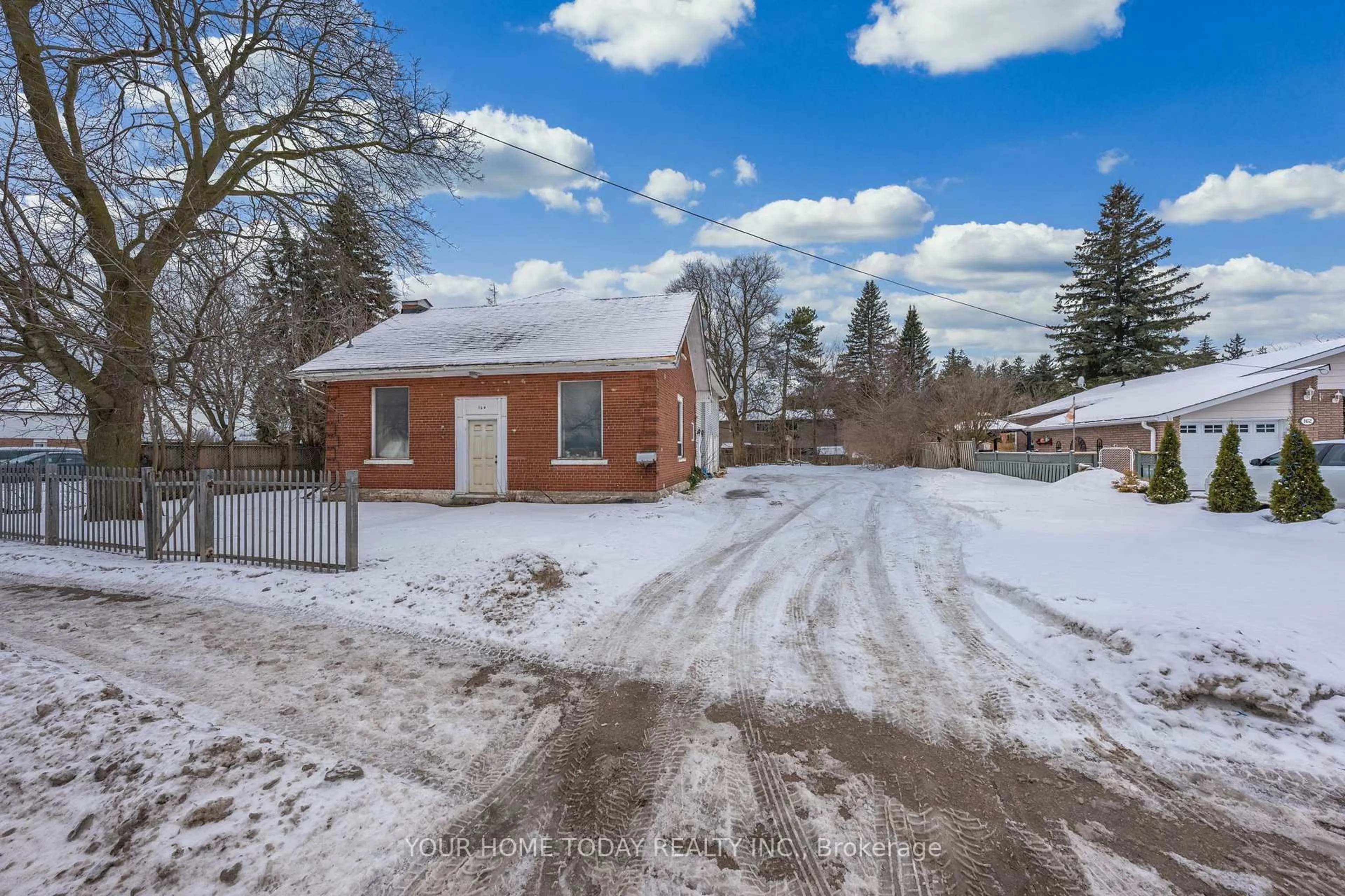 A pic from outside/outdoor area/front of a property/back of a property/a pic from drone, street for 164 Main St, Halton Hills Ontario L7J 1X9