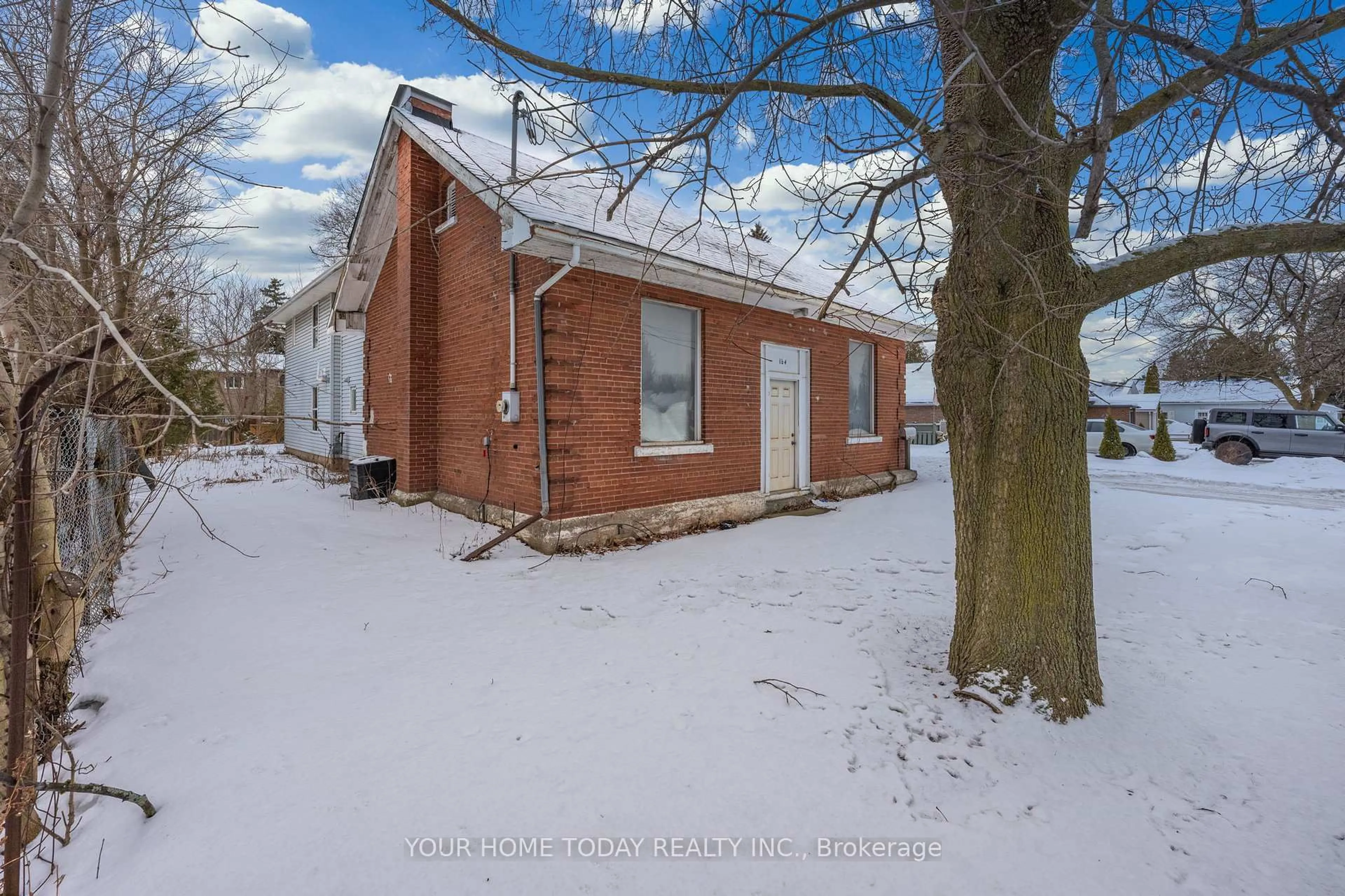 A pic from outside/outdoor area/front of a property/back of a property/a pic from drone, street for 164 Main St, Halton Hills Ontario L7J 1X9