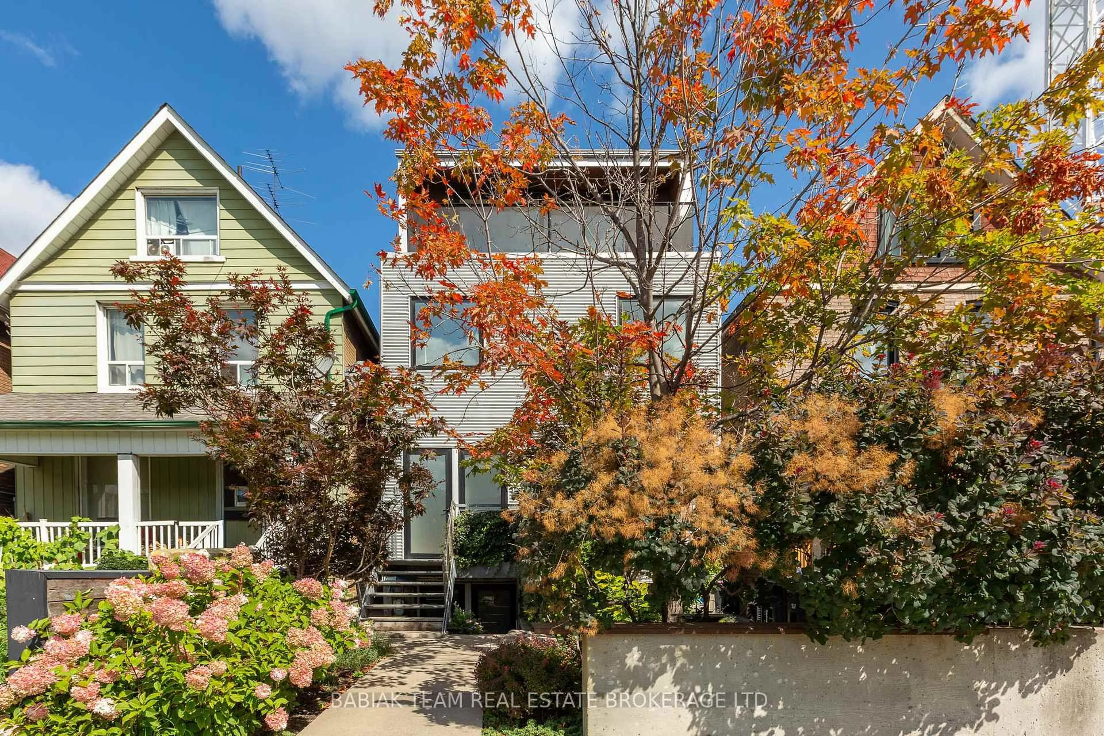 Unknown for 3212 Dundas St, Toronto Ontario M6P 2A3