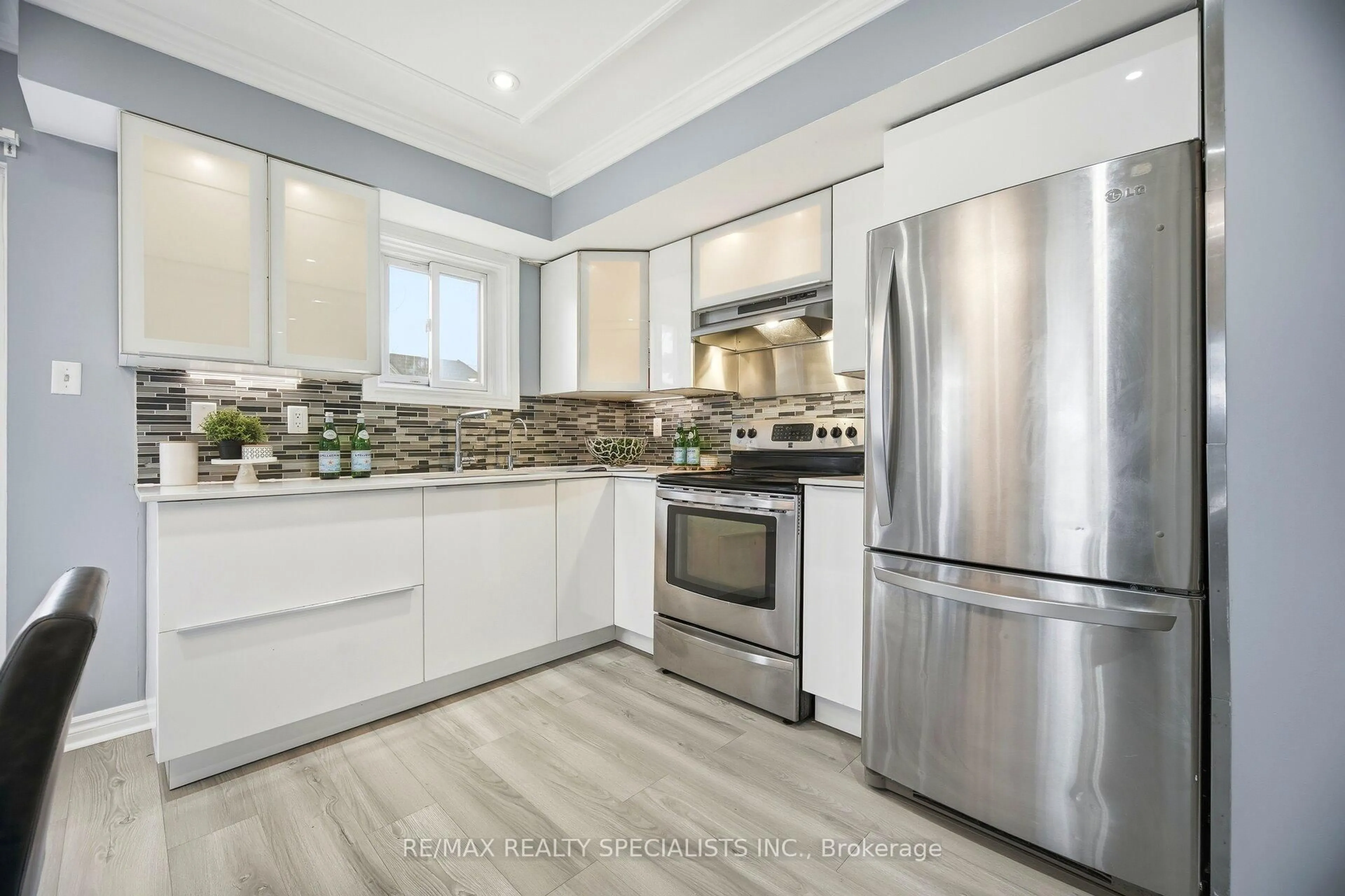 Open concept kitchen, ceramic/tile floor for 1050 Bristol Rd #55, Mississauga Ontario L5V 2E8